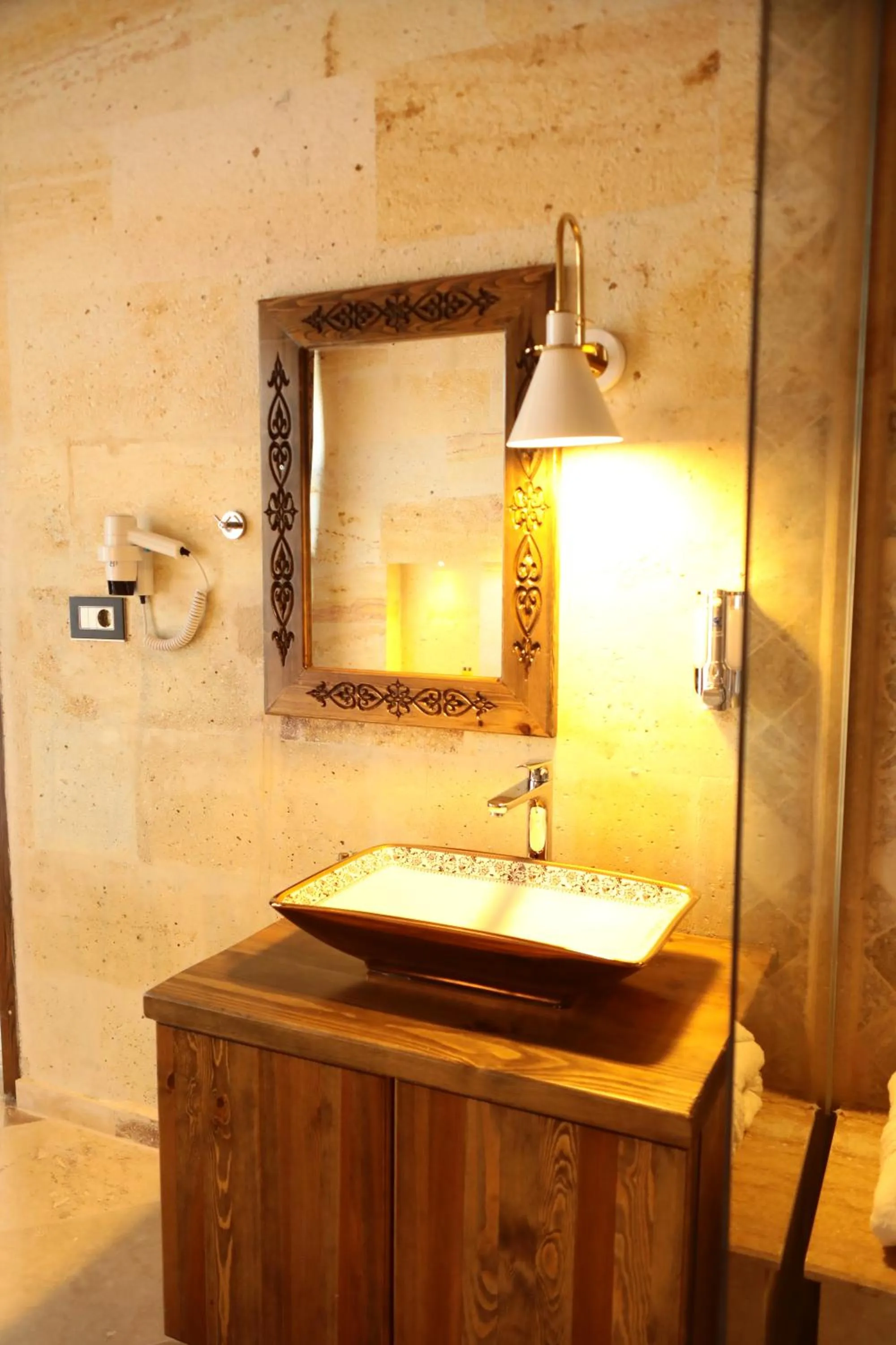 Bathroom in Hira Cave Hotel