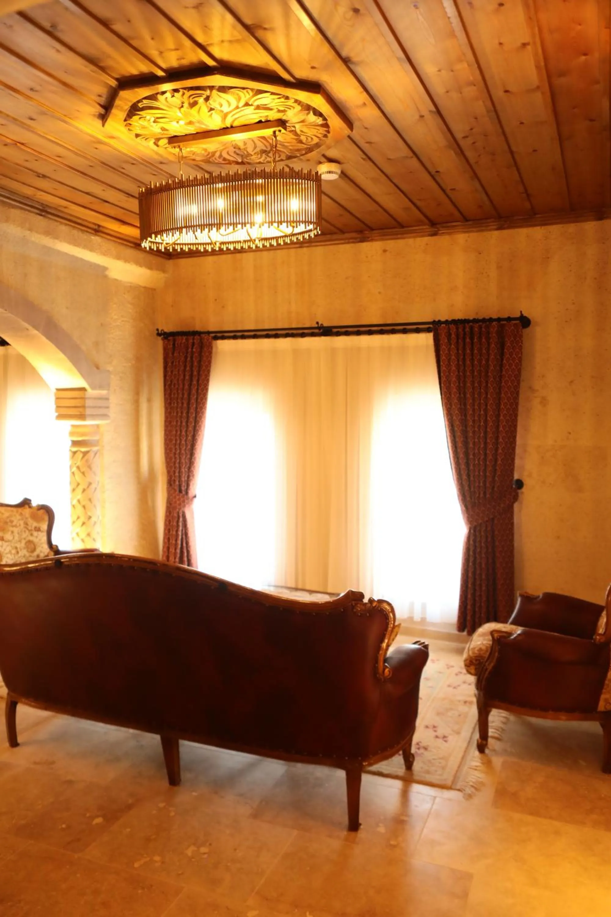Living room in Hira Cave Hotel