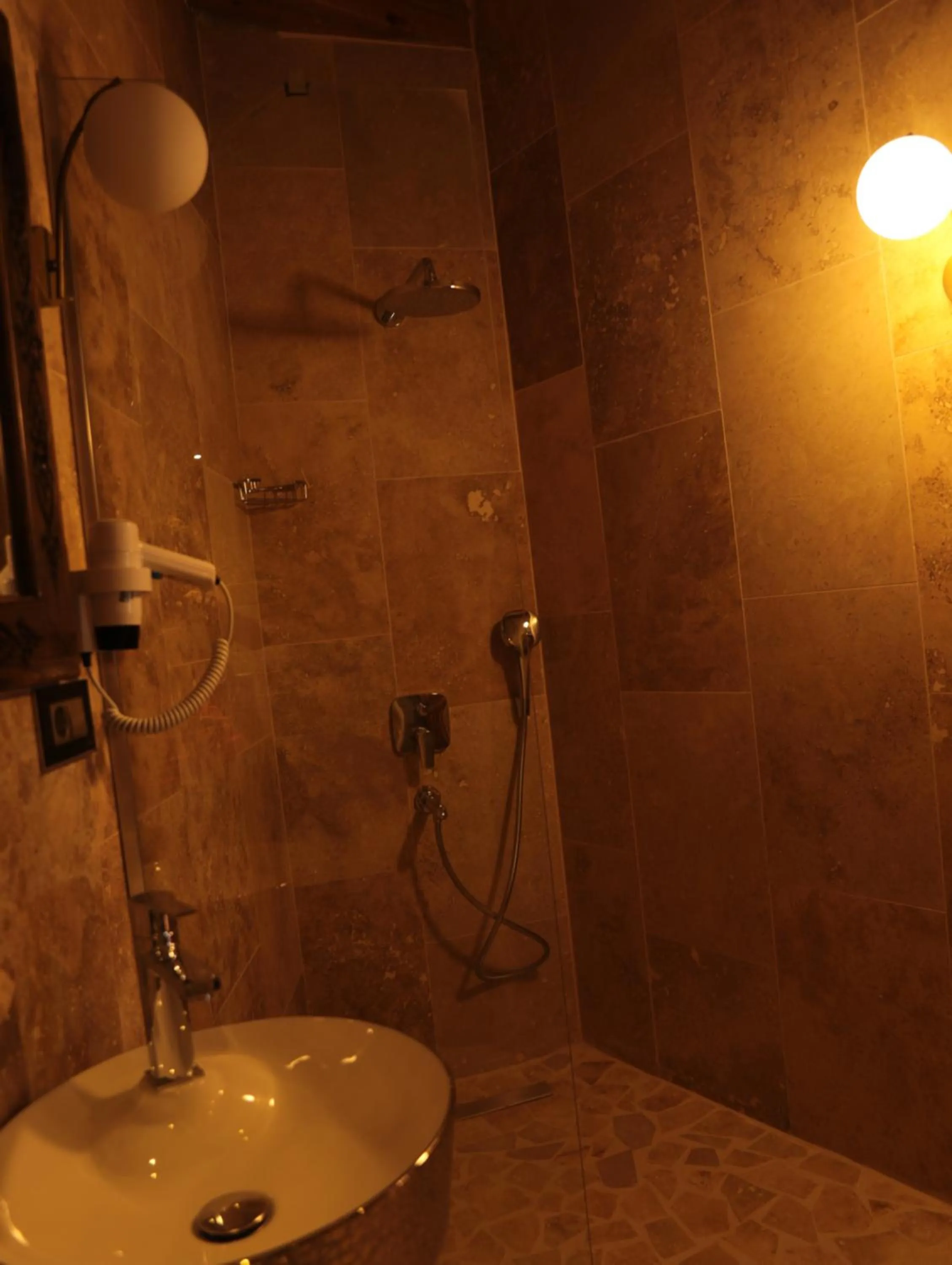 Shower in Hira Cave Hotel