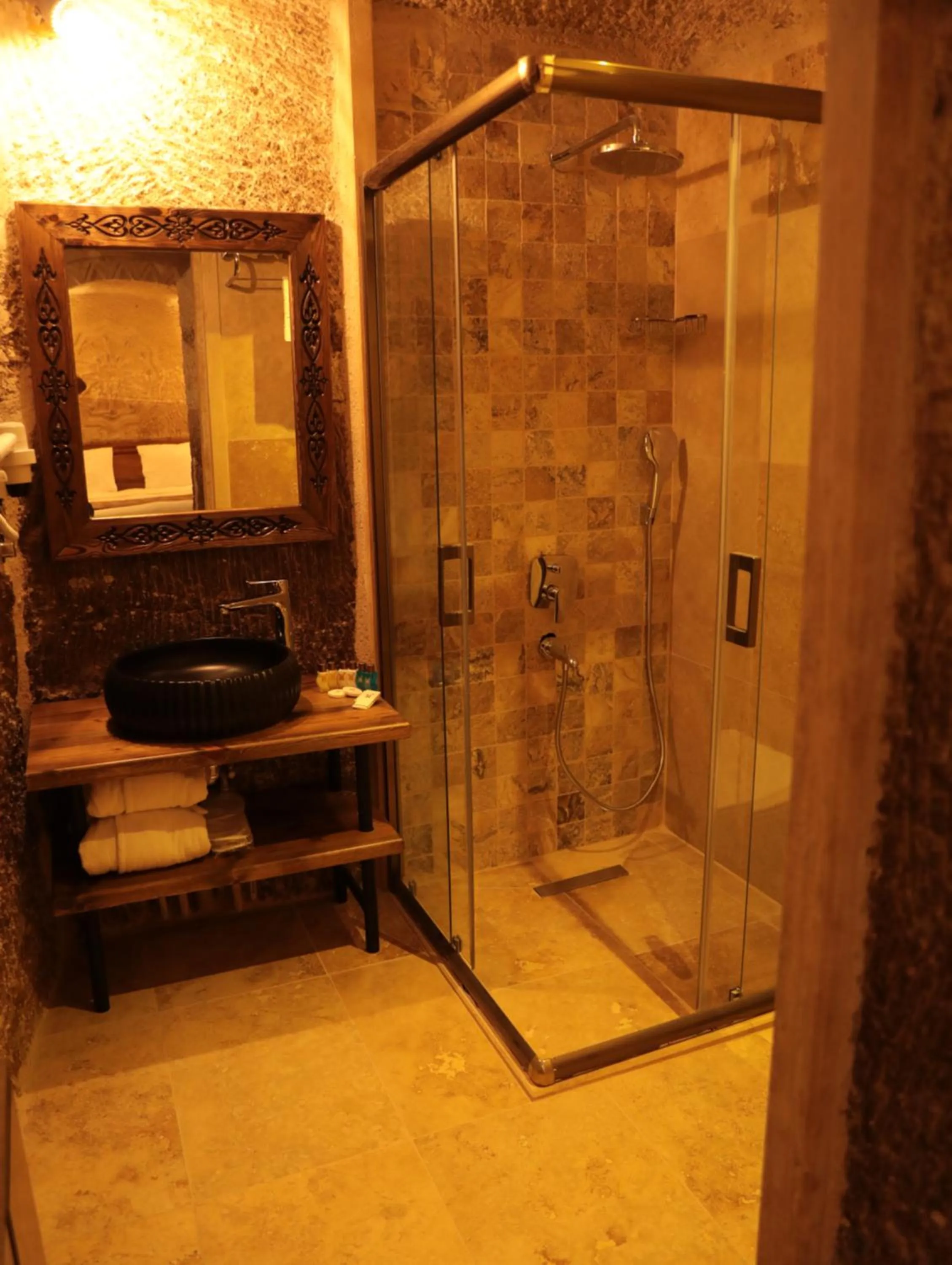 Shower in Hira Cave Hotel