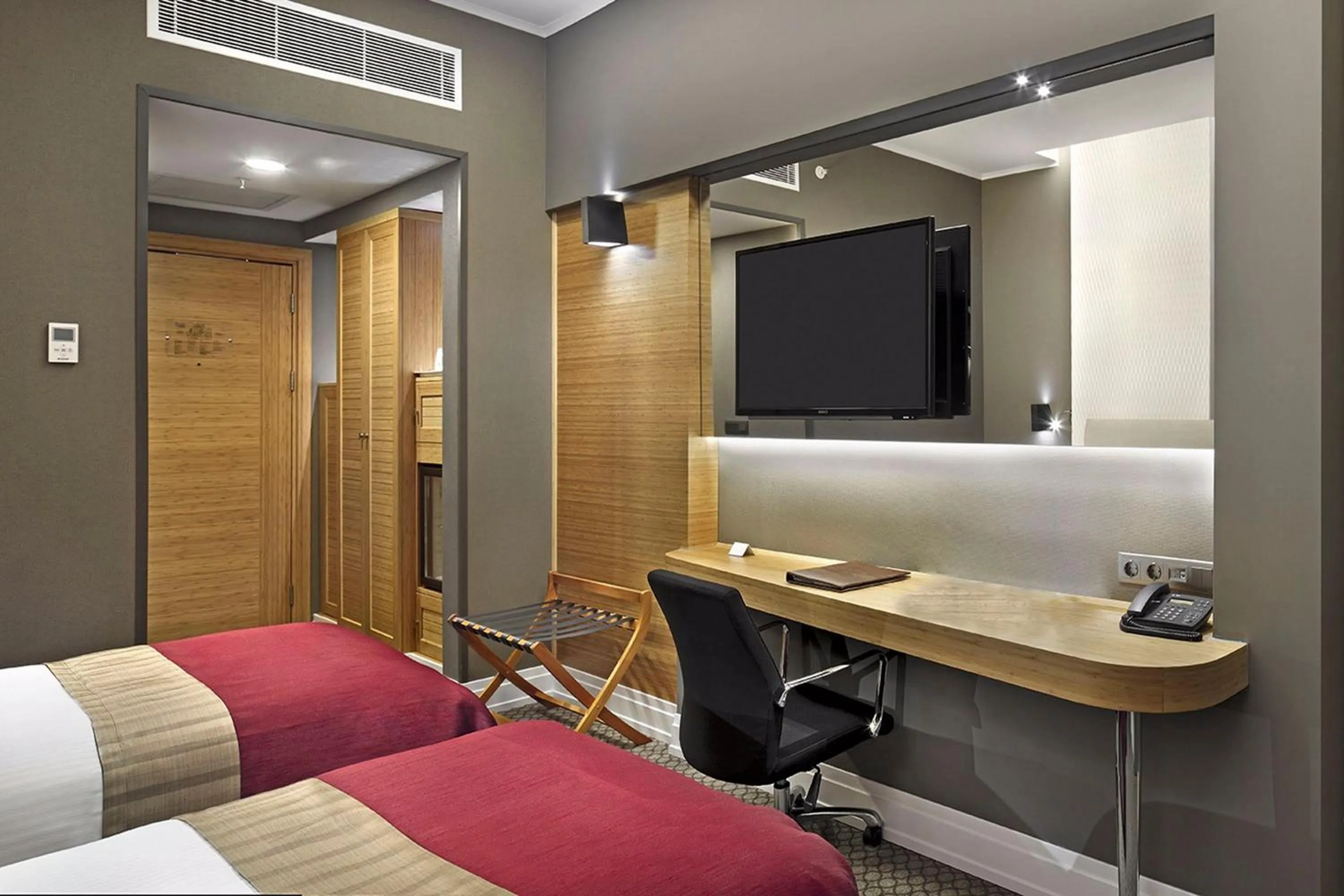 TV and multimedia, Bed in Ramada Plaza by Wyndham Eskisehir