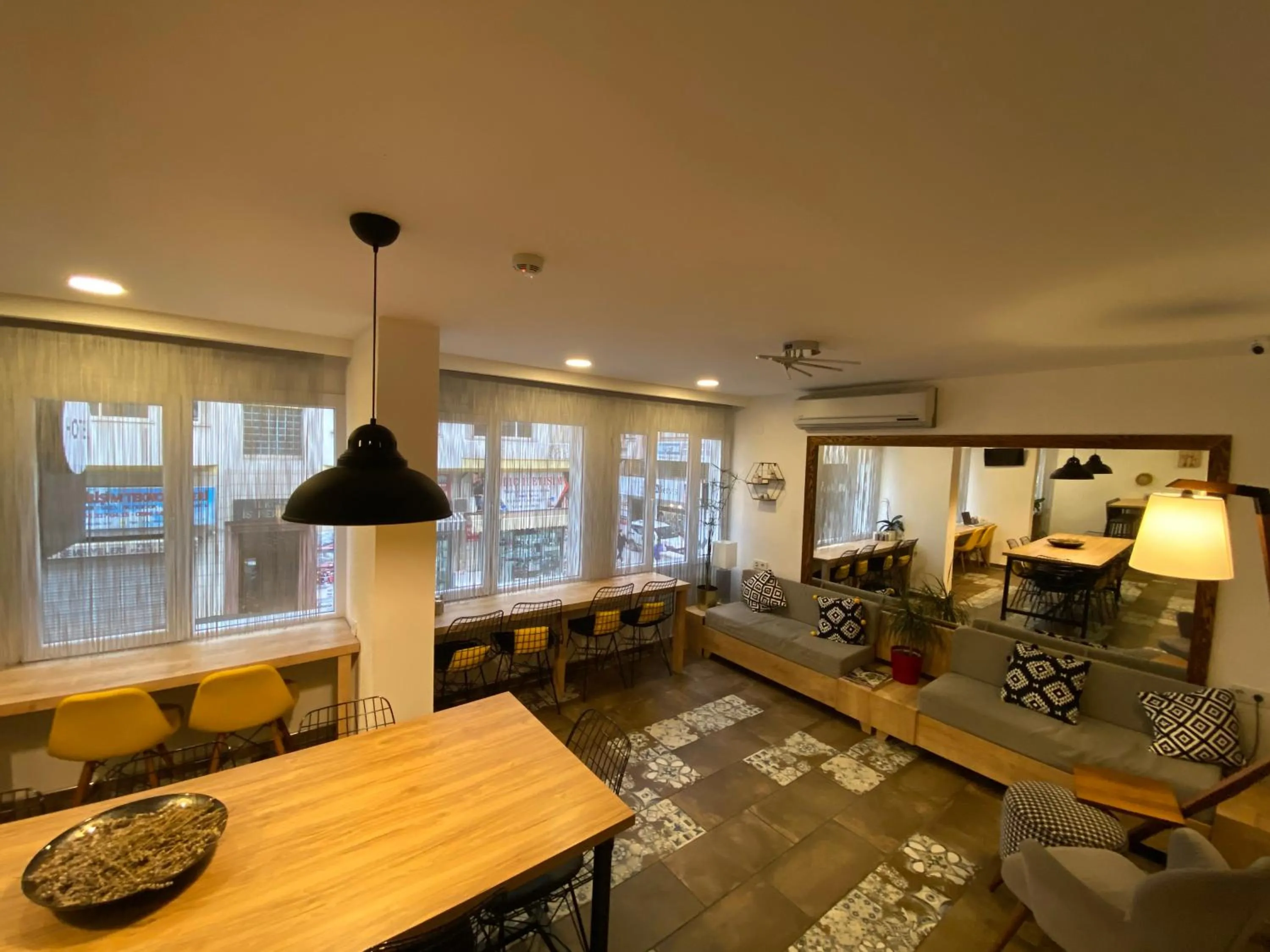 Food and drinks in Piano Hotel