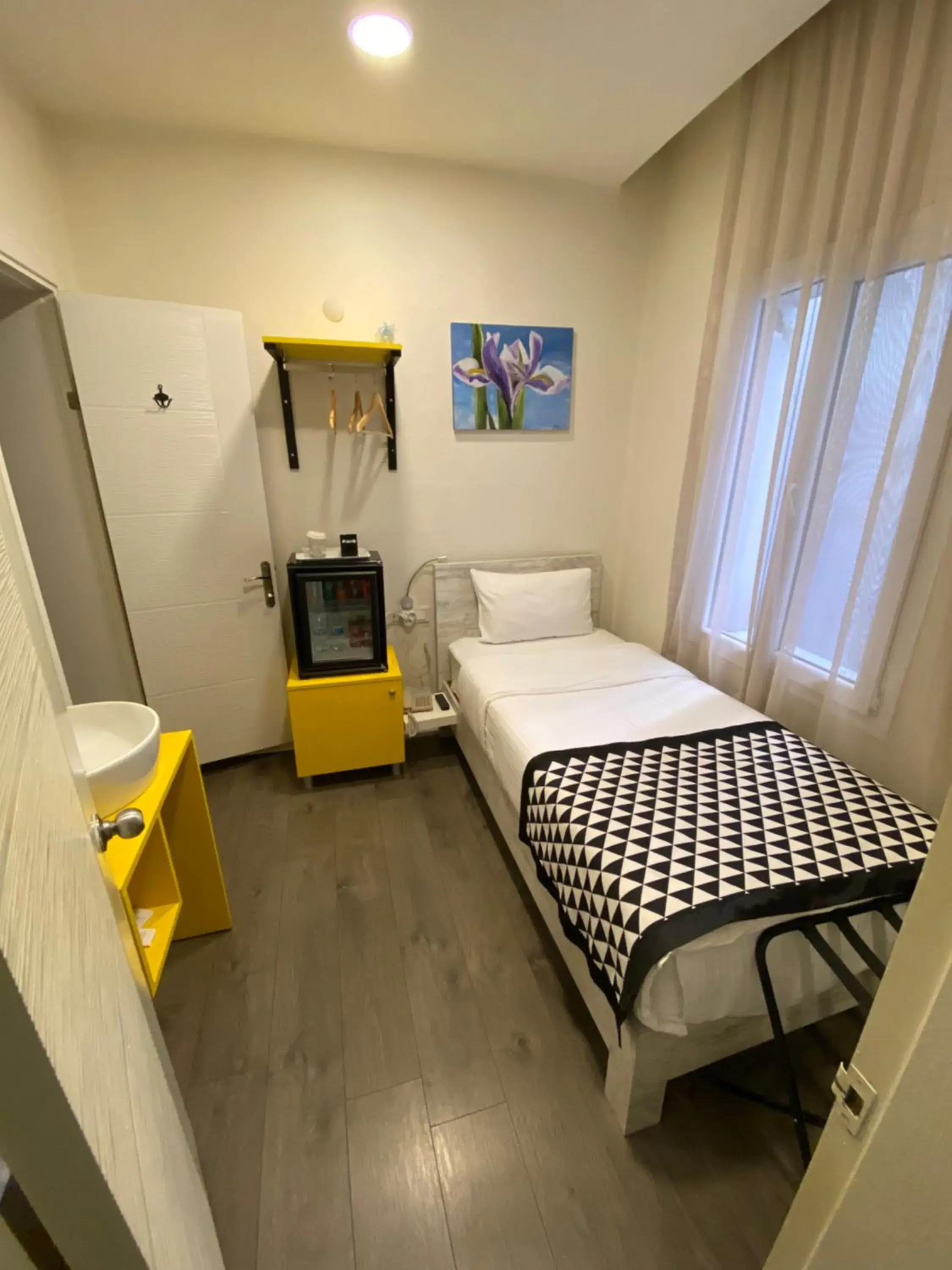 Economy Single Room in Piano Hotel Economy Single Room in Piano Hotel