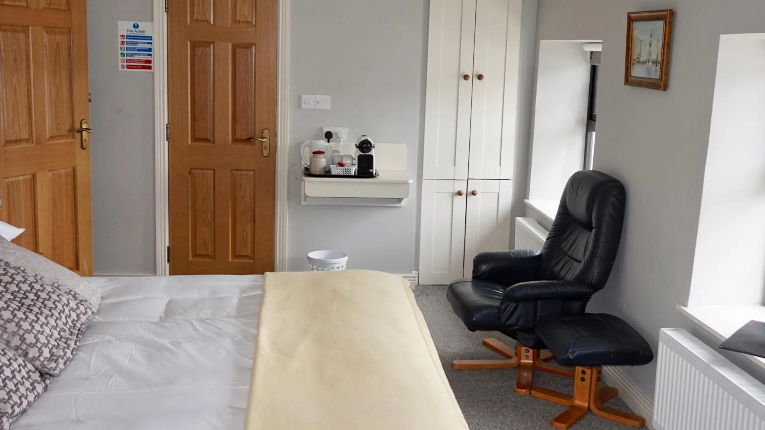 Photo of the whole room in Cartron House