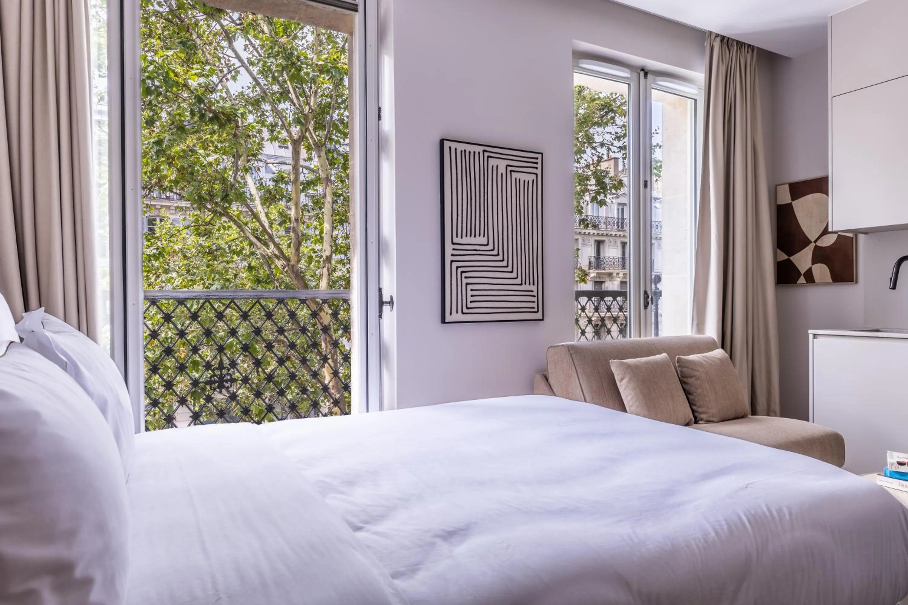 Bed in Quartier Libre Marais