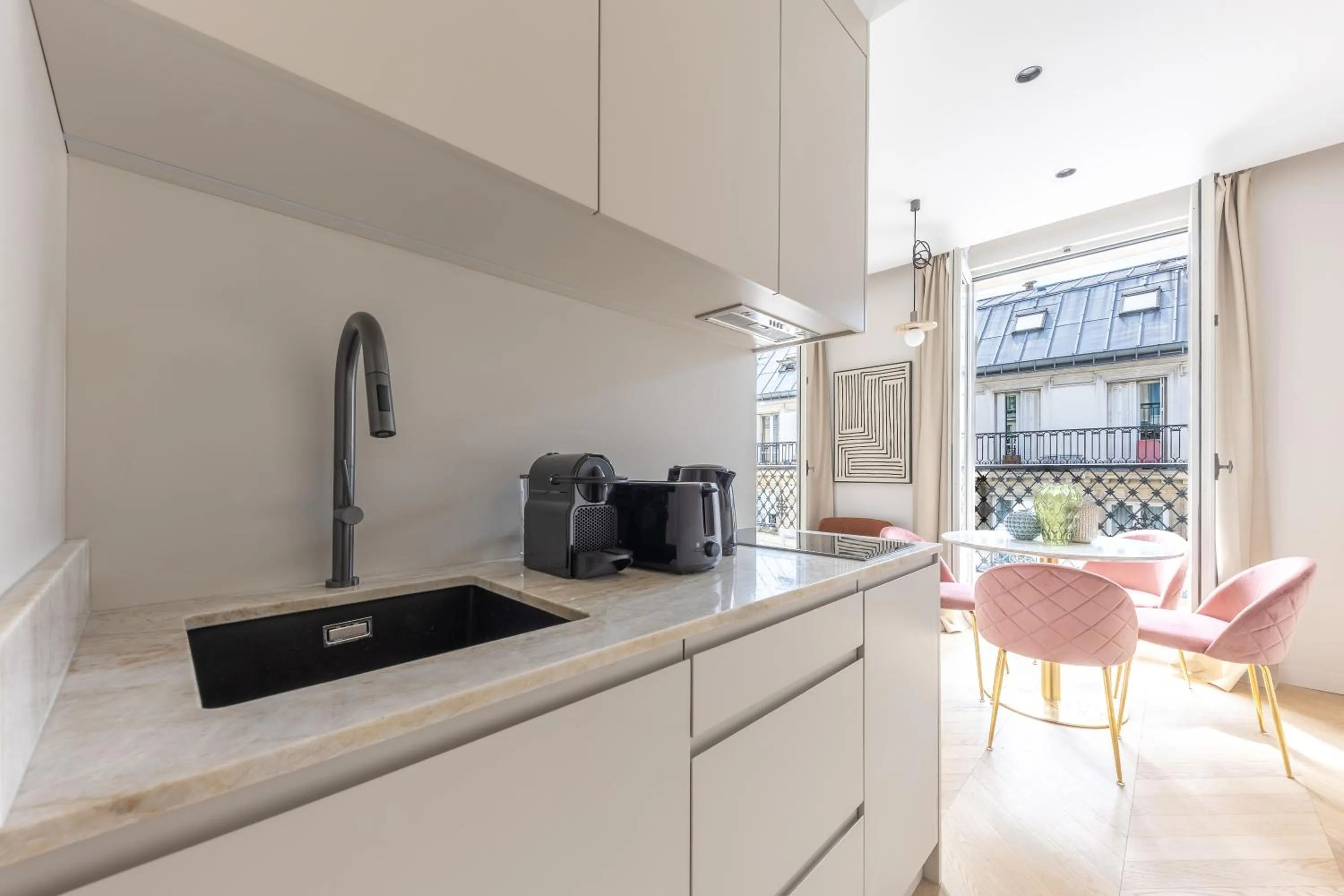 Coffee/tea facilities in Quartier Libre Marais