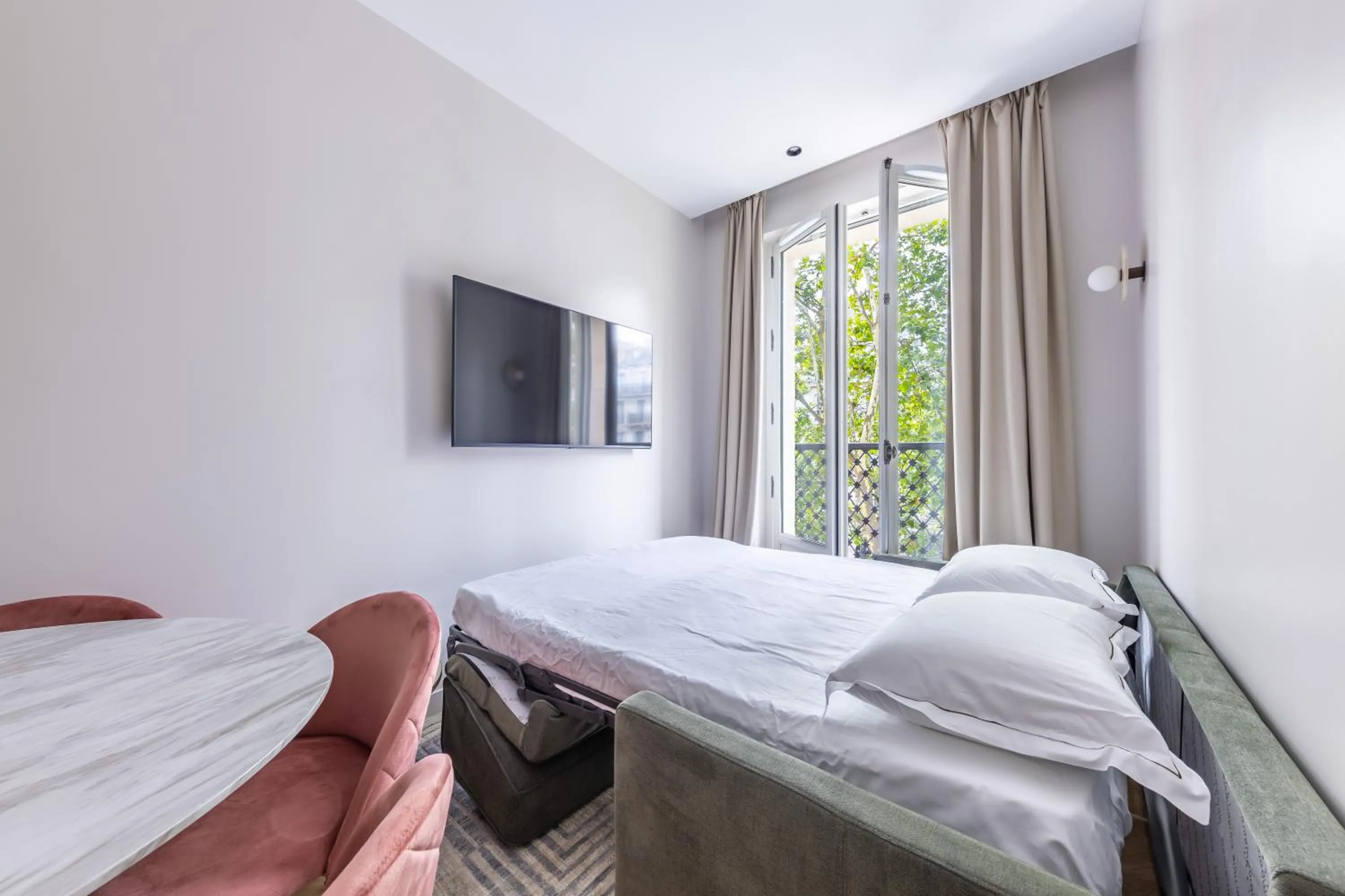 Bed in Quartier Libre Marais