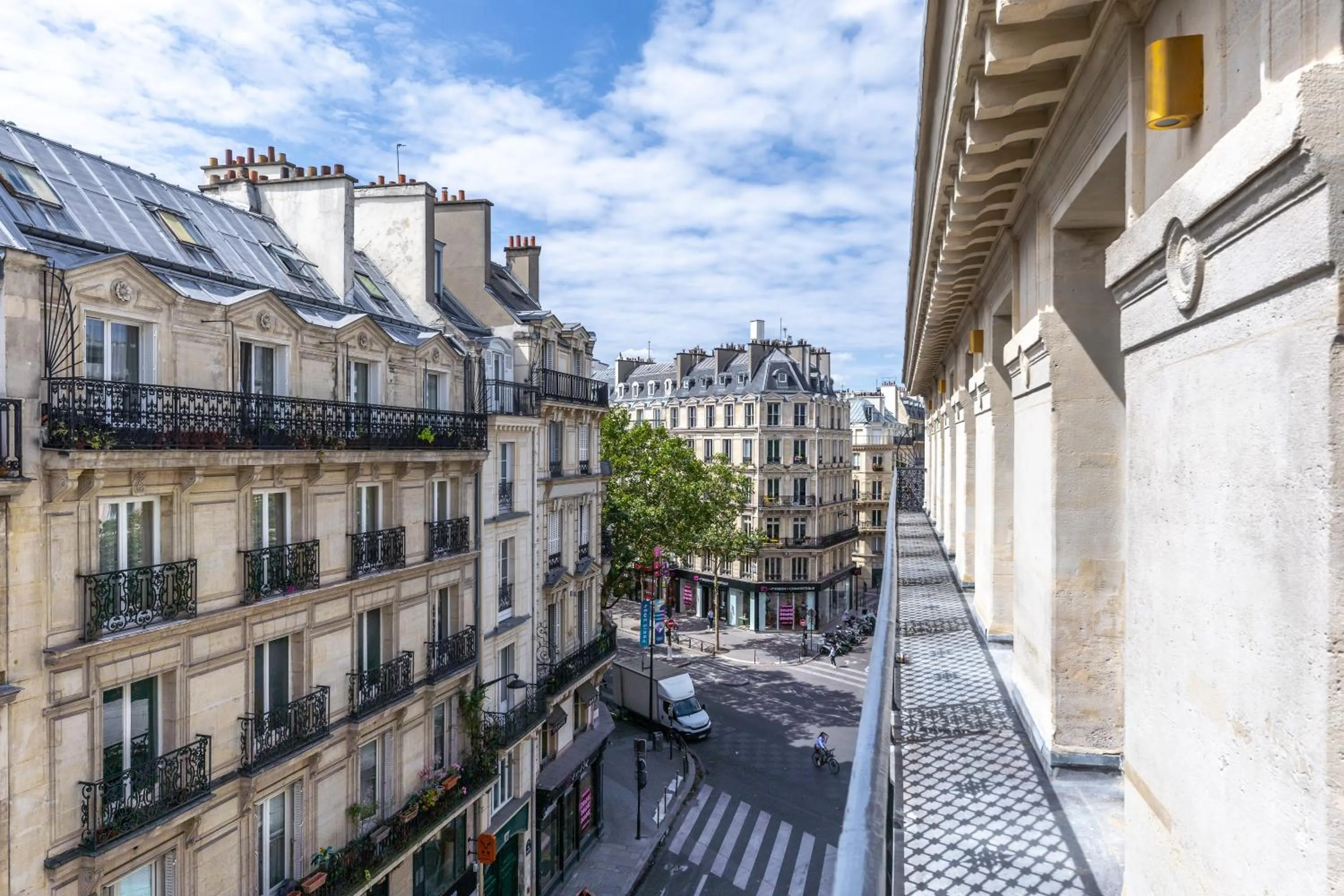 Property building in Quartier Libre Marais