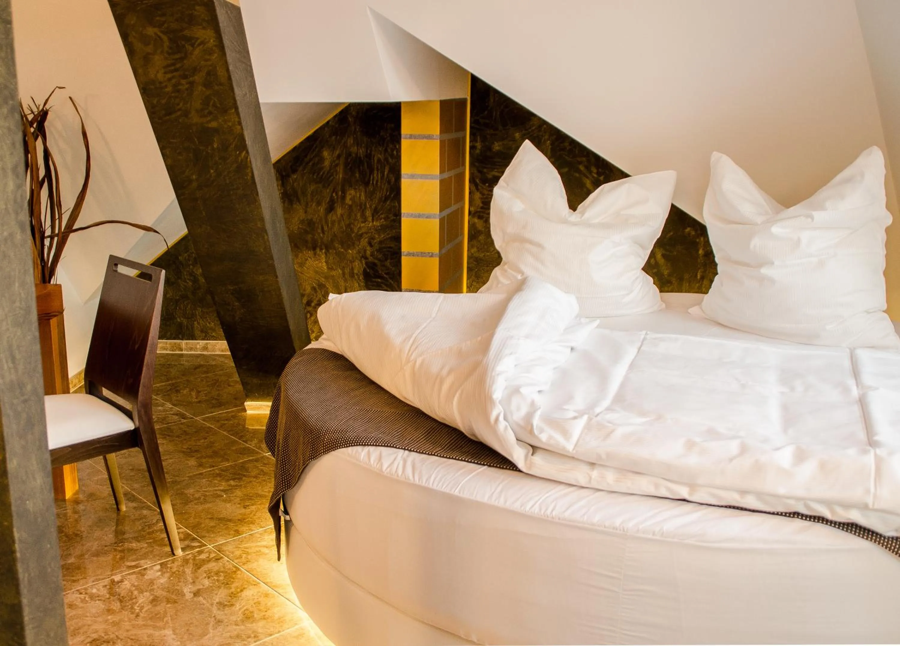 Bed in Alpha & Omega Hotel Stuttgart