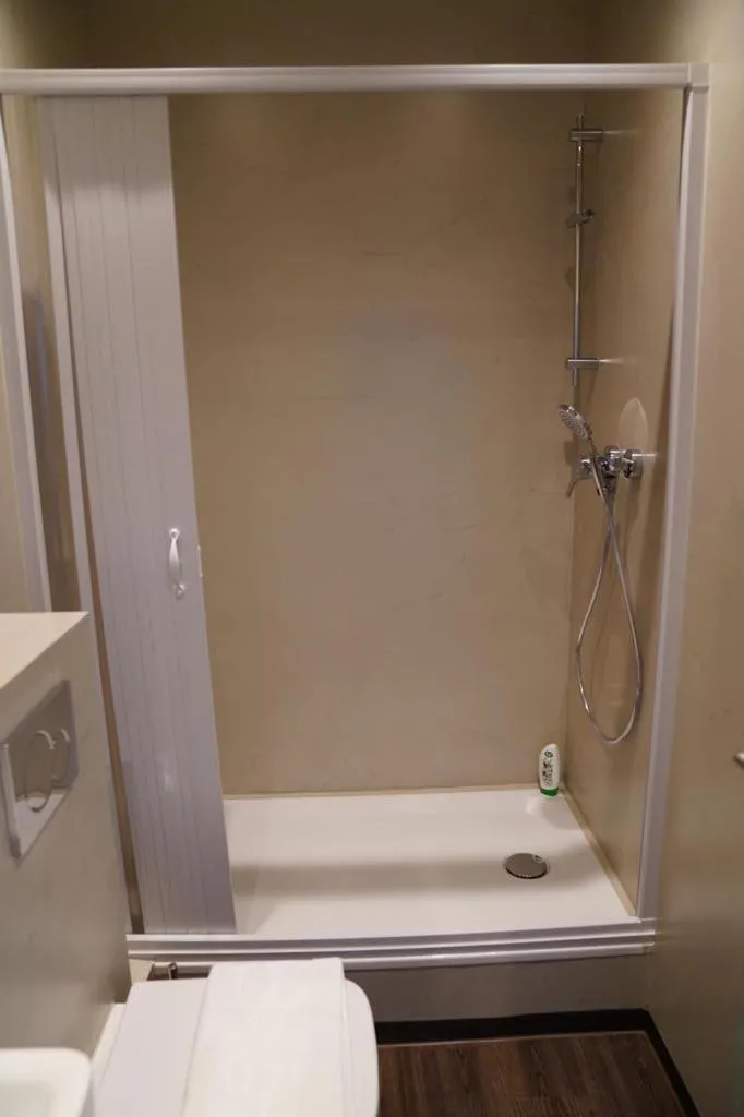 Shower in Millrather Brauhaus