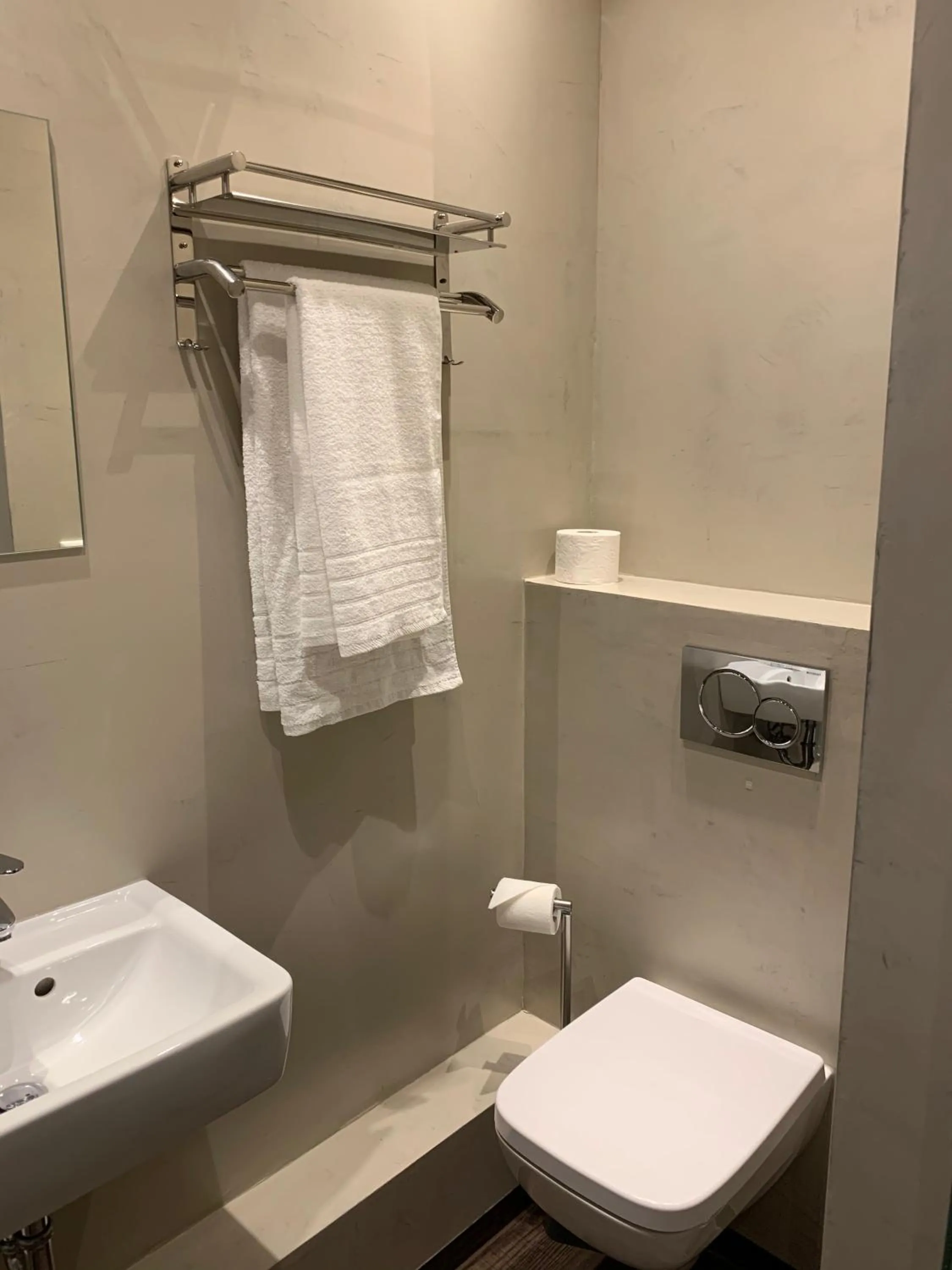 Bathroom in Millrather Brauhaus