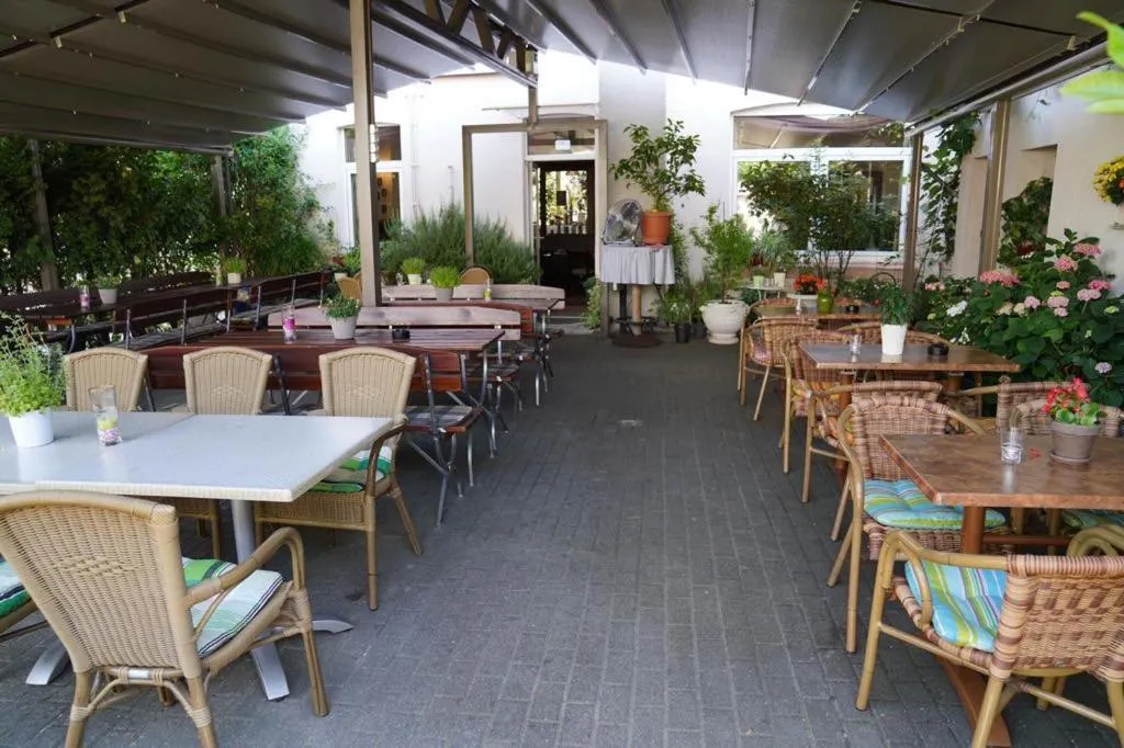 Restaurant/places to eat in Millrather Brauhaus