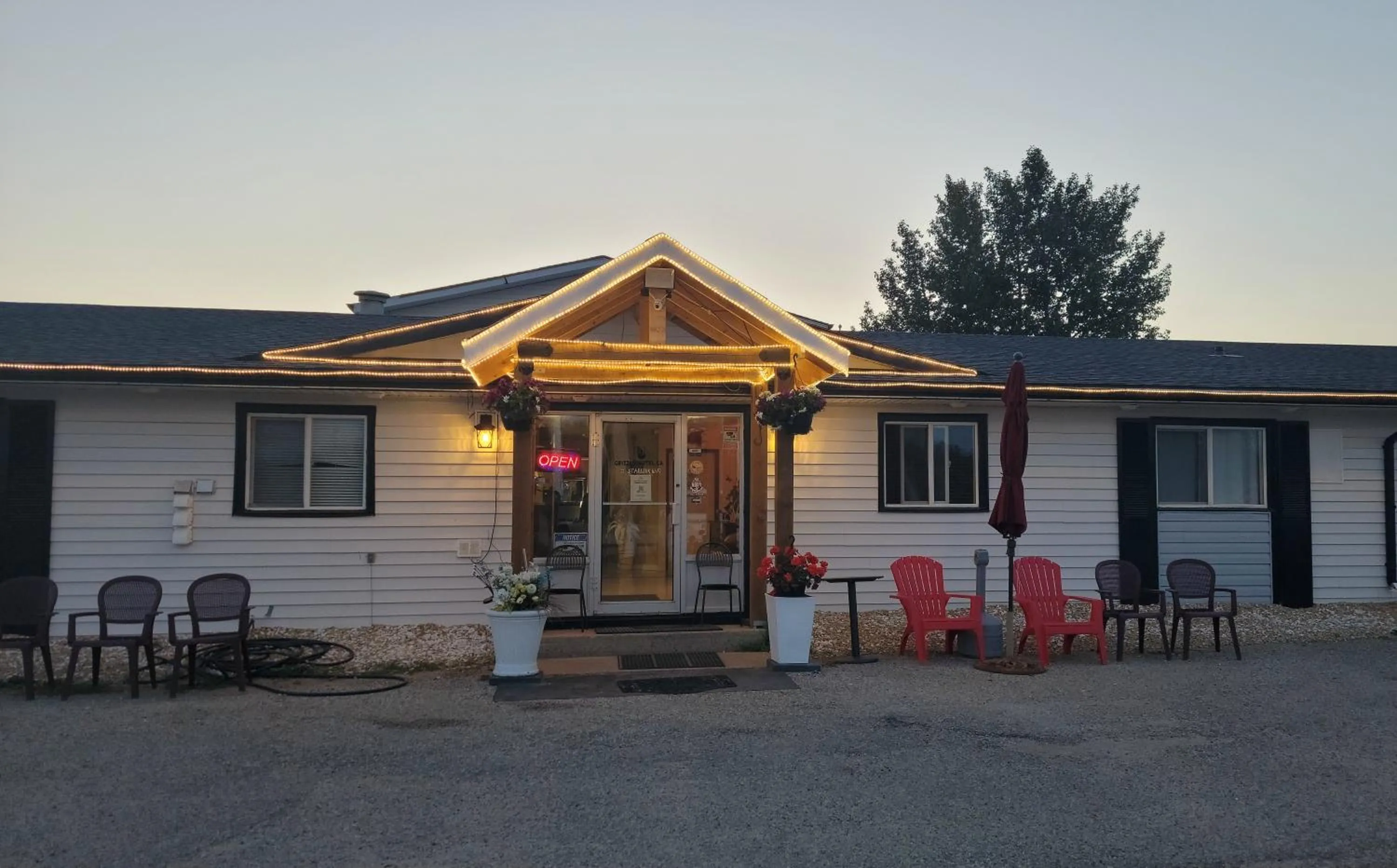 Property building in GRIZZLY MOTEL