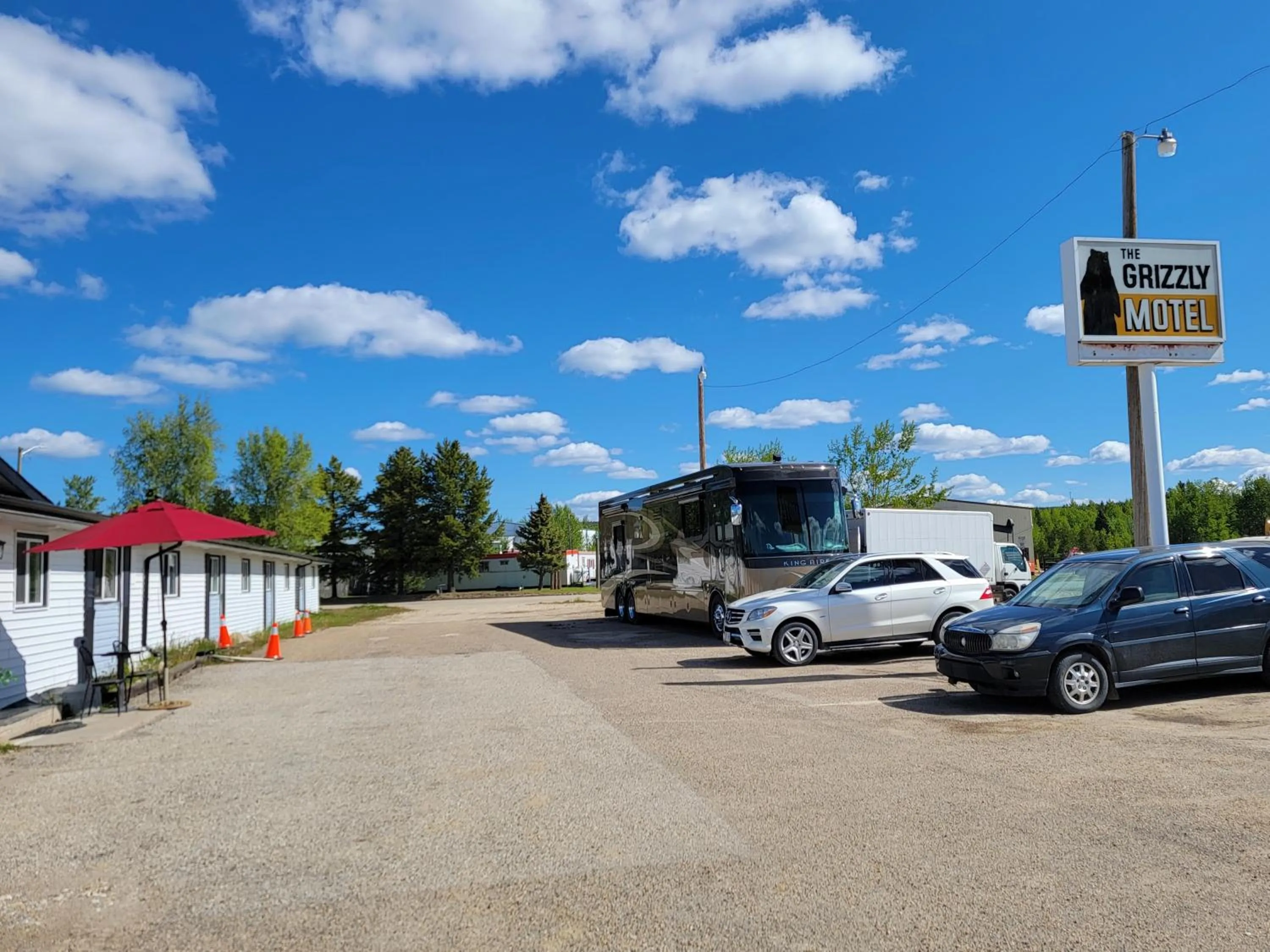 Parking in GRIZZLY MOTEL