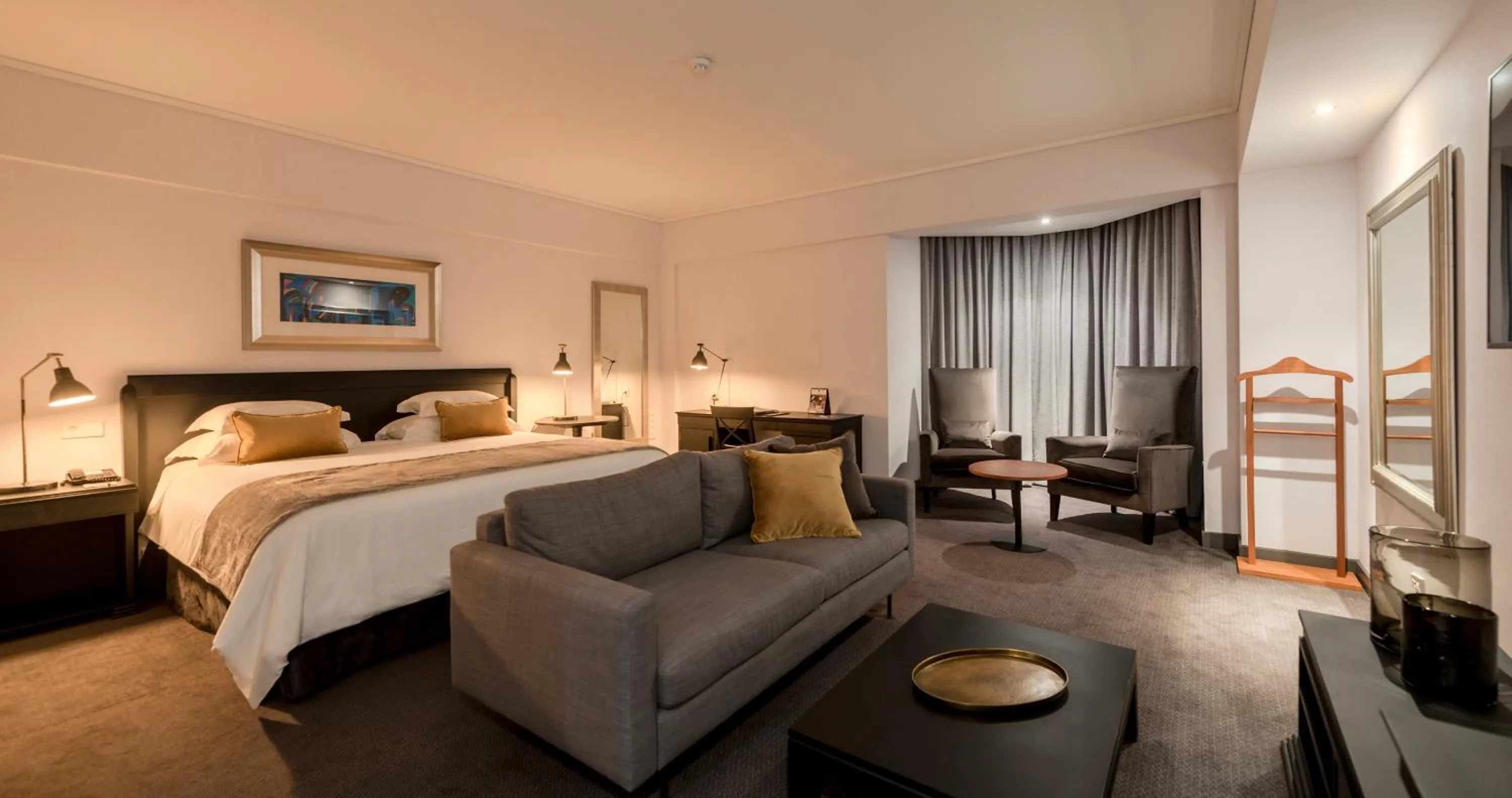 Bathroom, Bed in Hotel Avenida