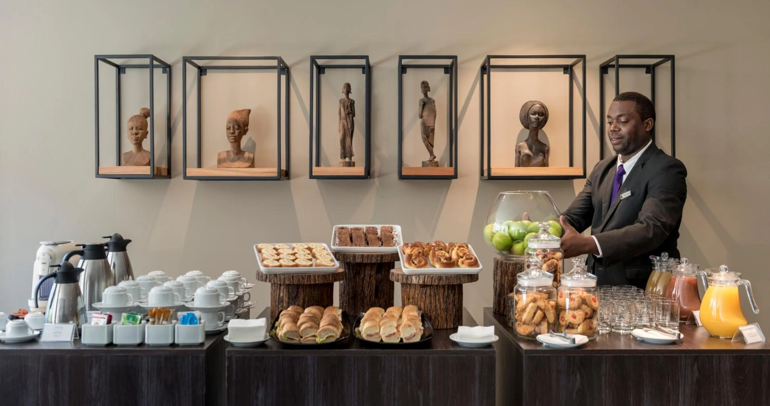 Restaurant/places to eat in Hotel Avenida