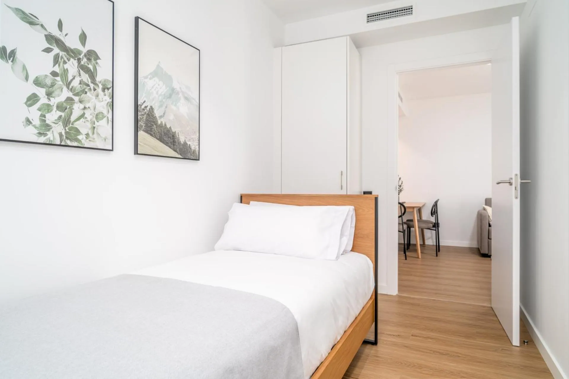 Bed in Limehome Barcelona Plaça Pirineus