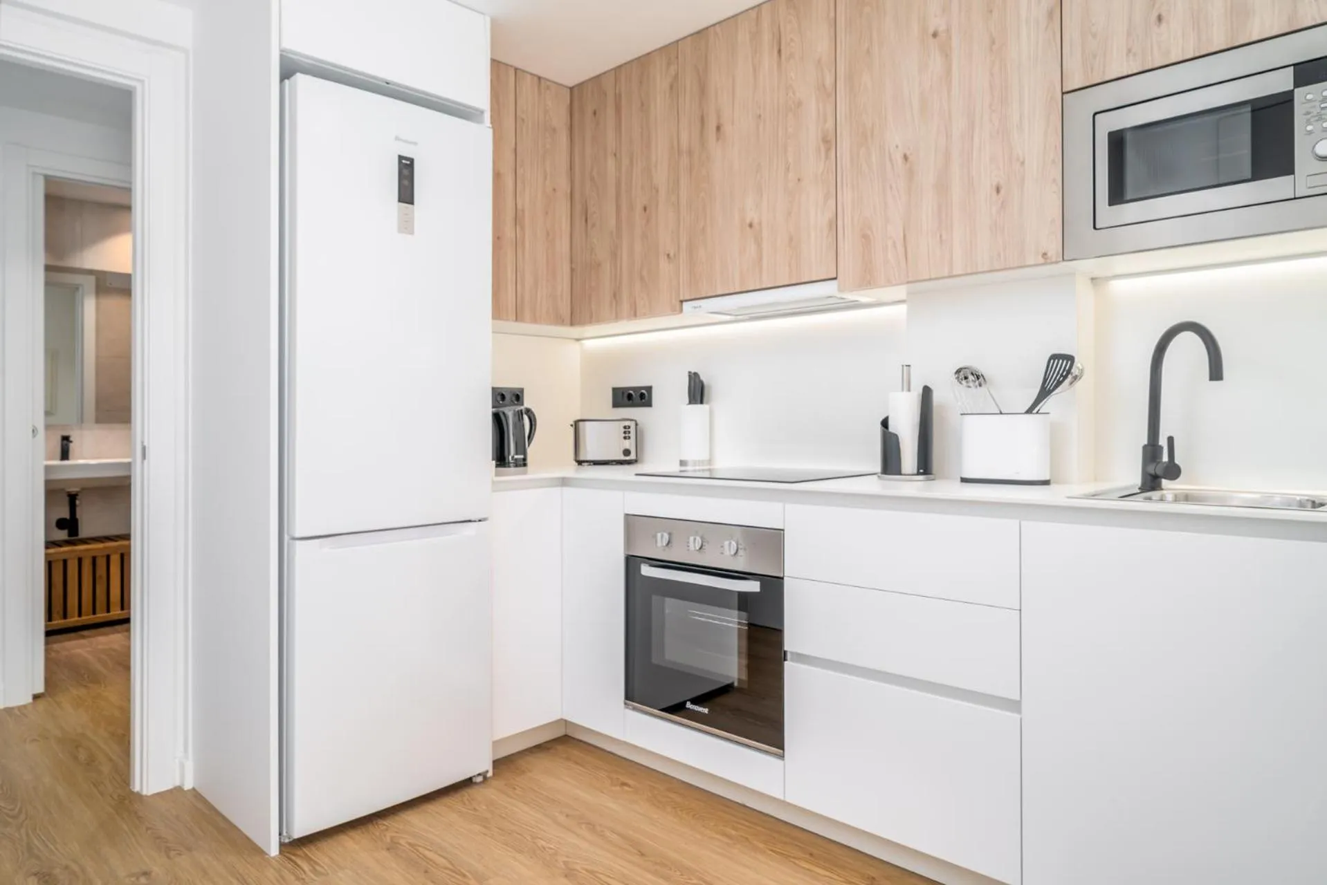 Coffee/tea facilities in Limehome Barcelona Plaça Pirineus