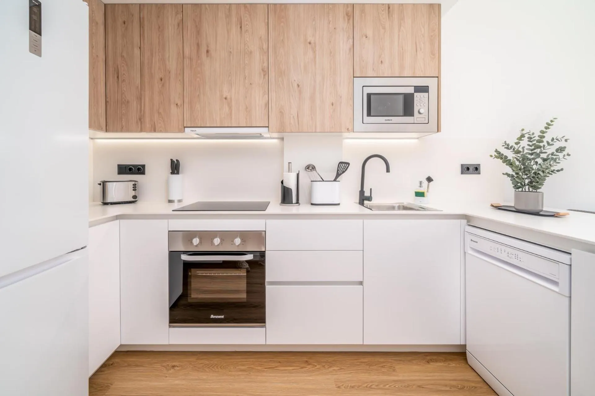 Coffee/tea facilities in Limehome Barcelona Plaça Pirineus