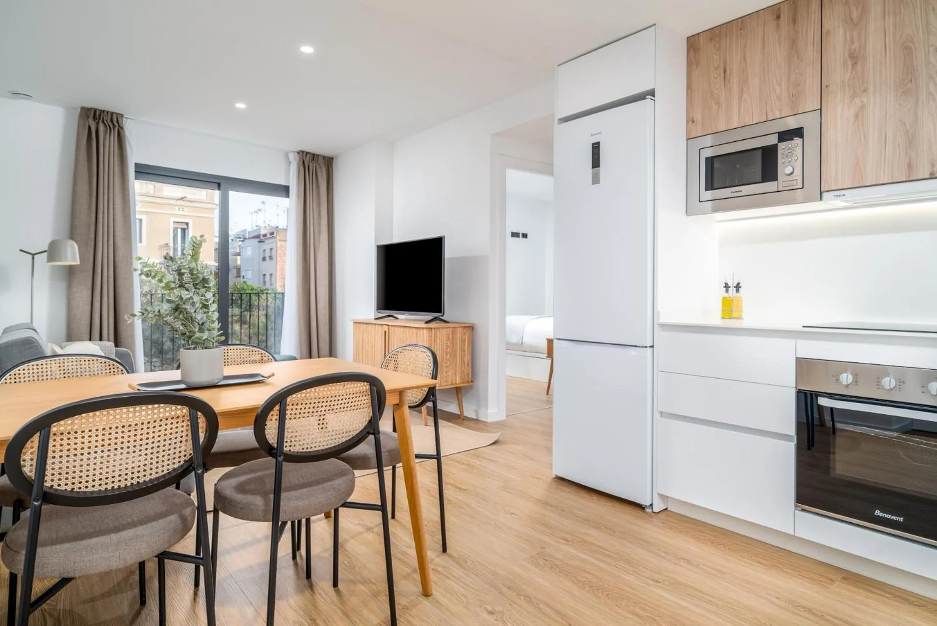 TV and multimedia in Limehome Barcelona Plaça Pirineus