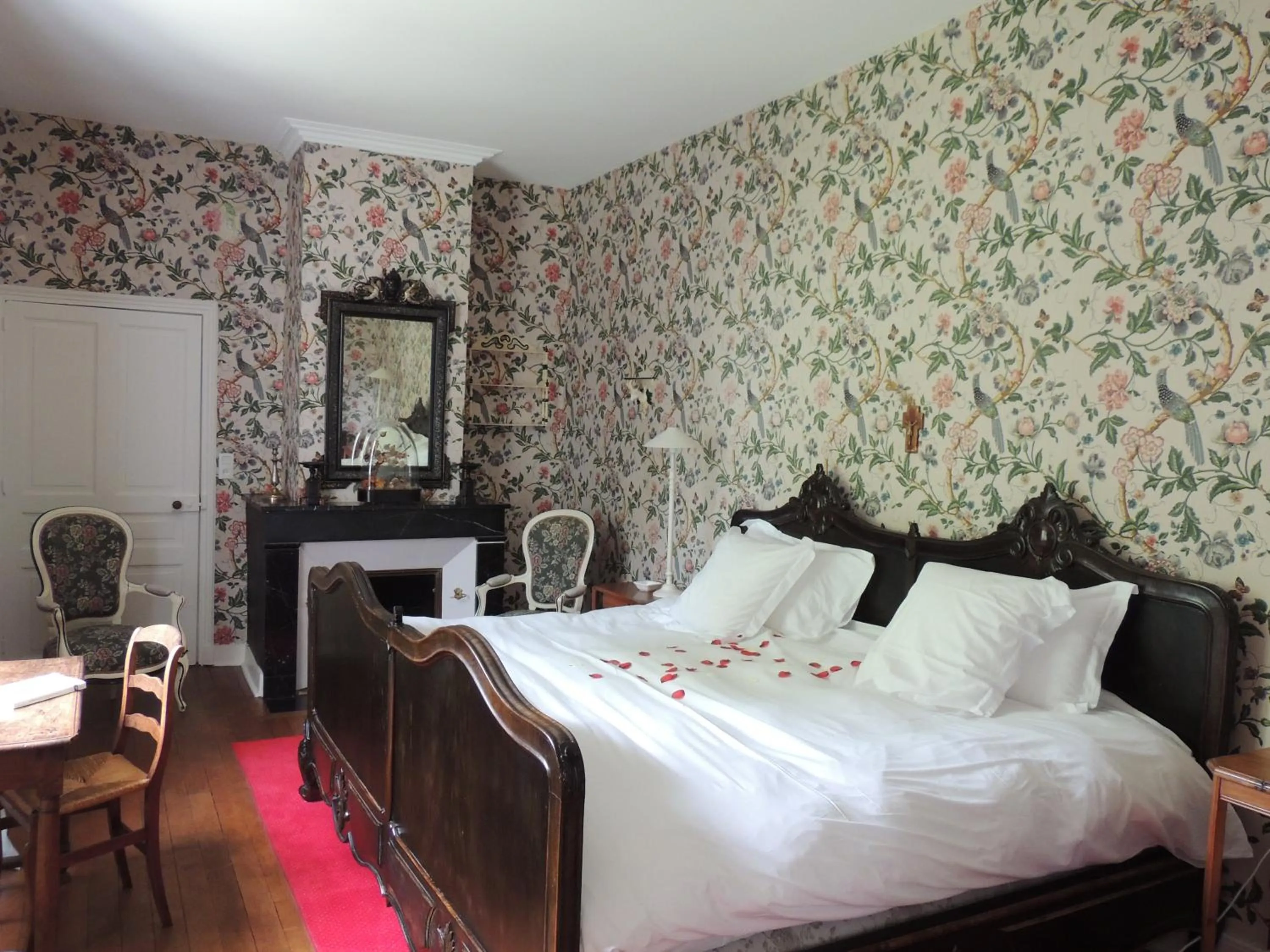 Bedroom, Bed in Le Domaine de Mestré, The Originals Relais