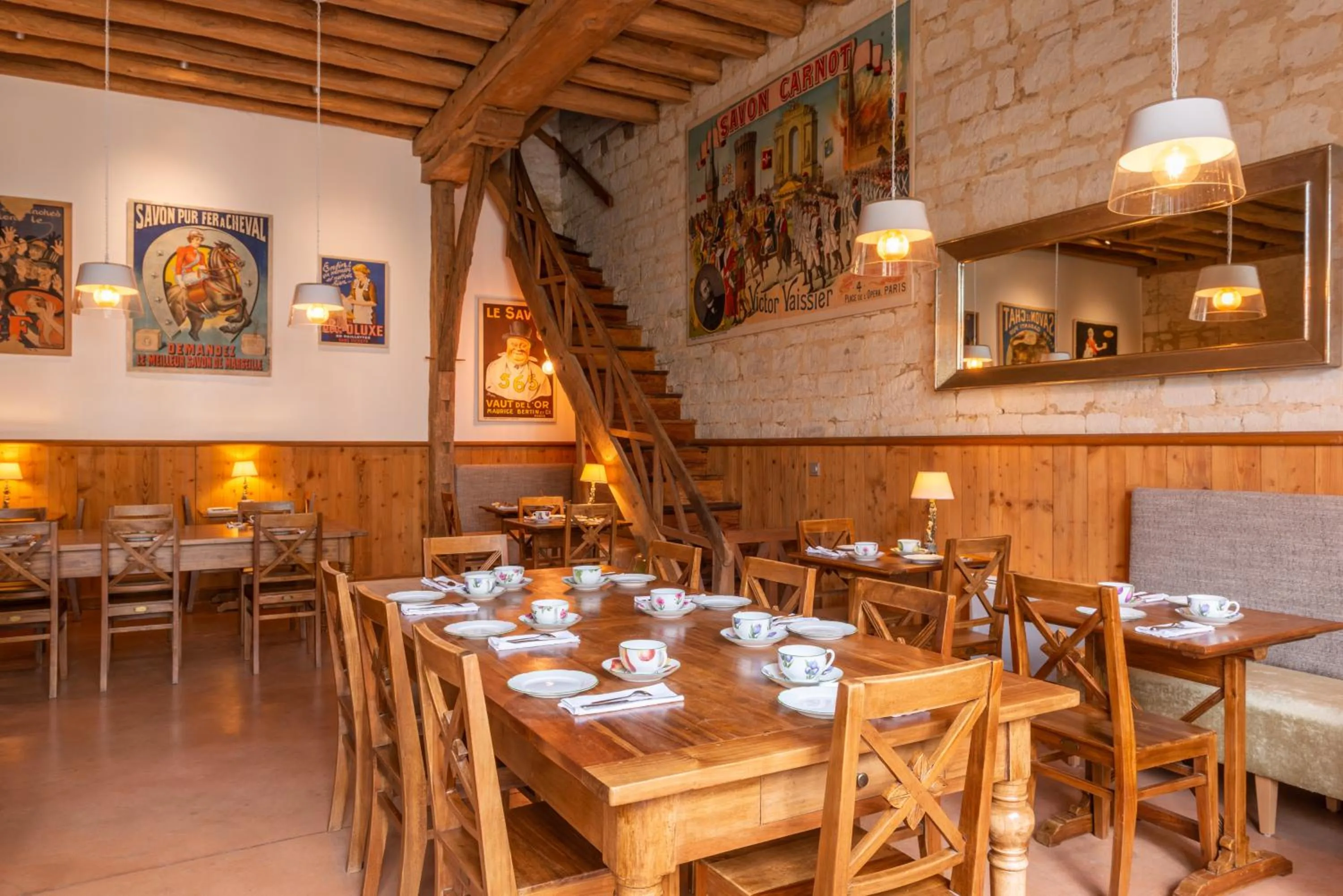 Breakfast in Le Domaine de Mestré, The Originals Relais