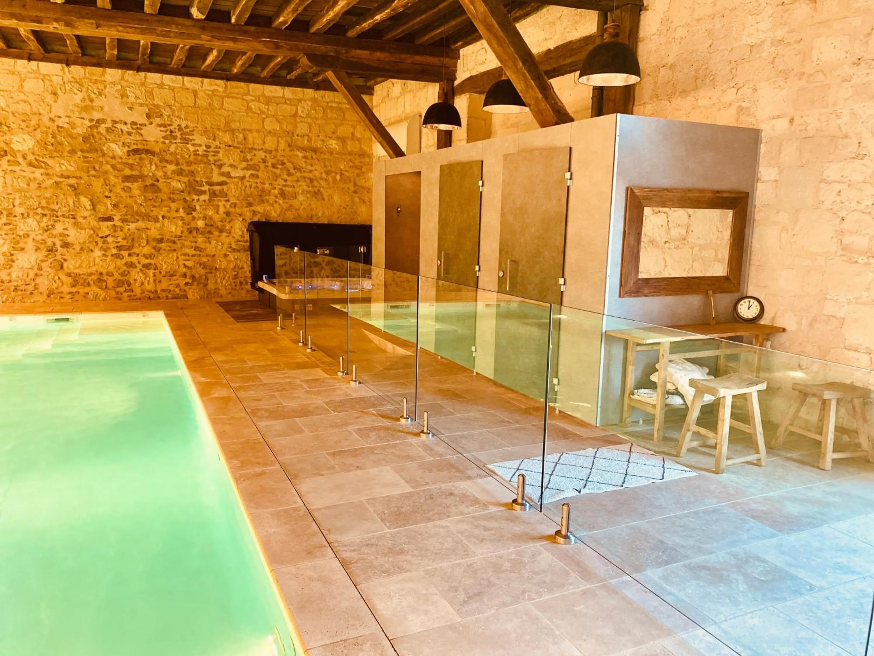 Swimming pool in Le Domaine de Mestré, The Originals Relais