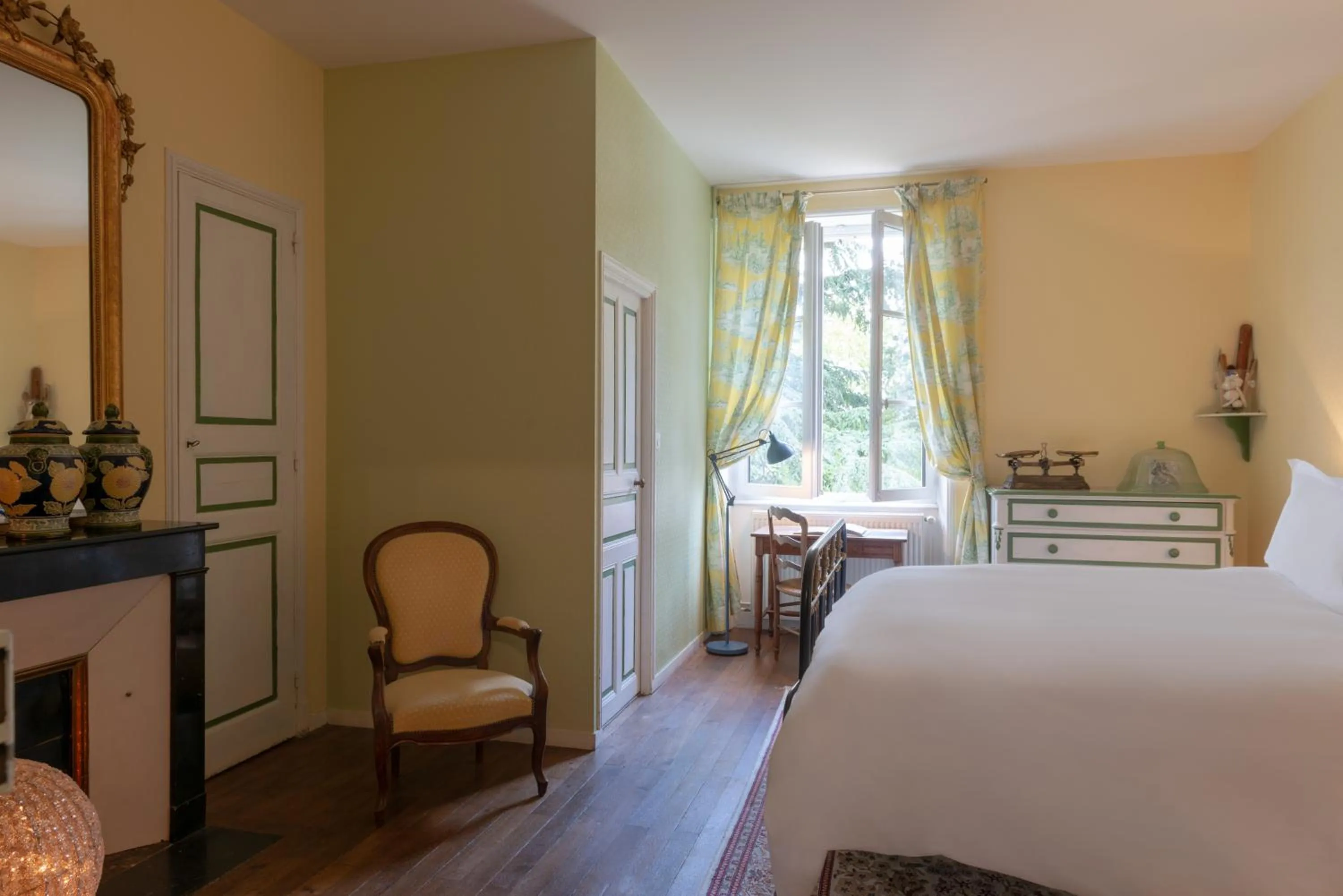 Bed in Le Domaine de Mestré, The Originals Relais