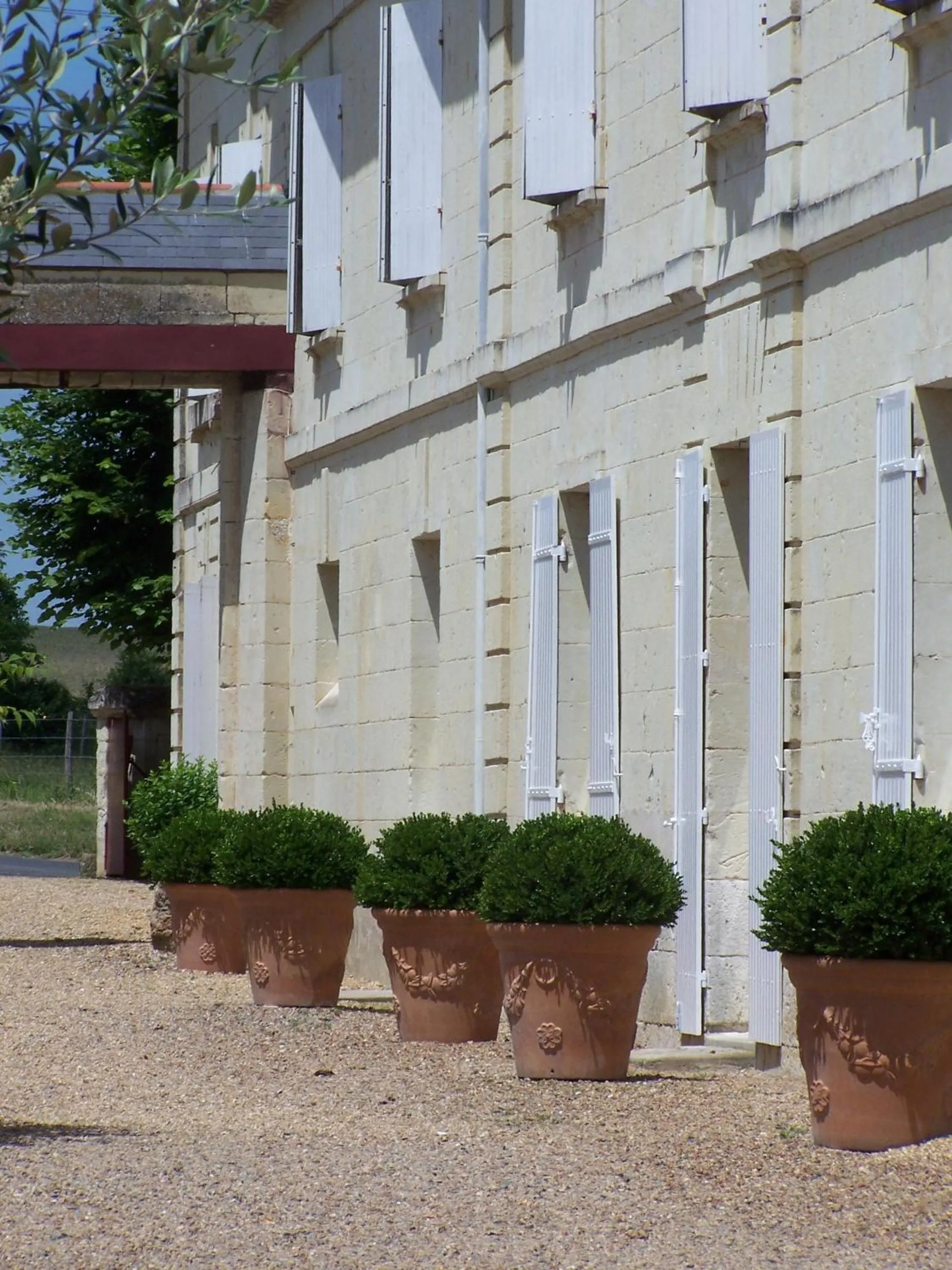 Facade/entrance in Le Domaine de Mestré, The Originals Relais