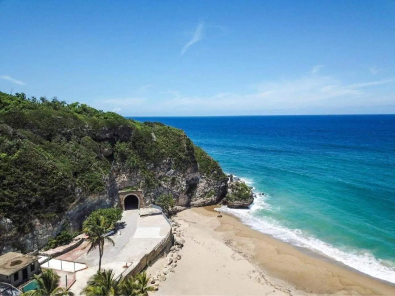 Sea Breeze Tunnel Hideaway 6