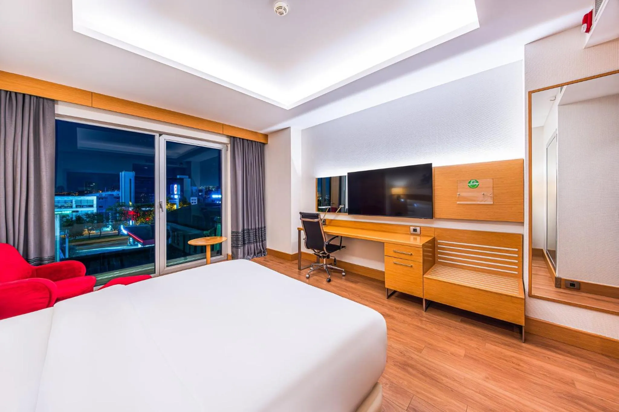 Photo of the whole room, Bed in Holiday Inn Ankara - Cukurambar by IHG