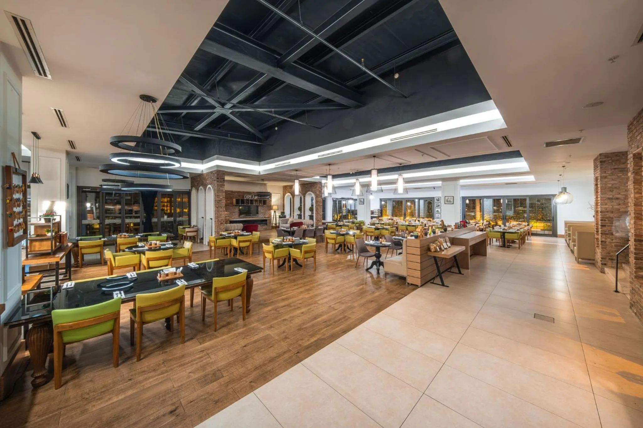 Restaurant/places to eat in Holiday Inn Ankara - Cukurambar by IHG