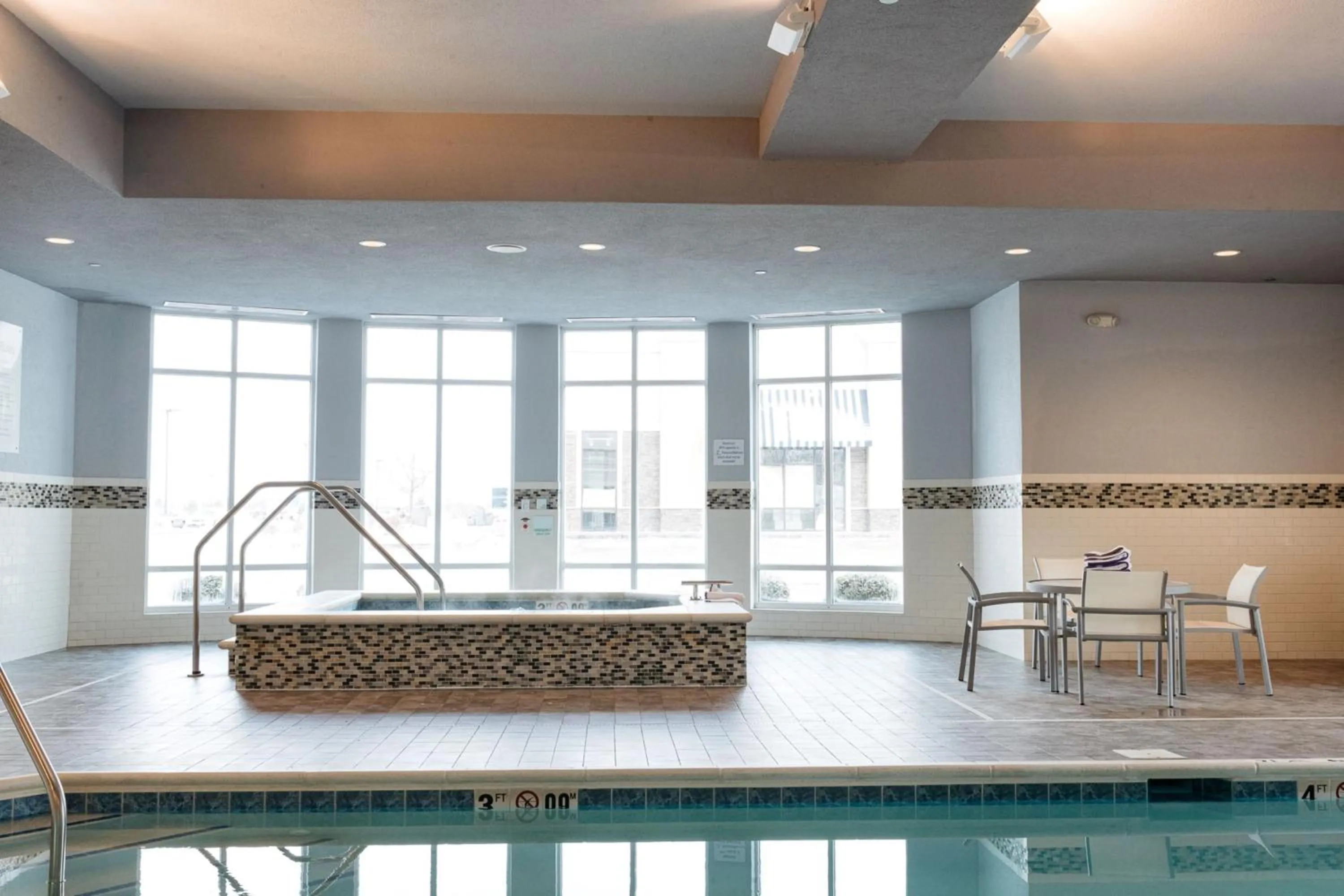 Swimming pool in Holiday Inn Hotel & Suites Davenport by IHG