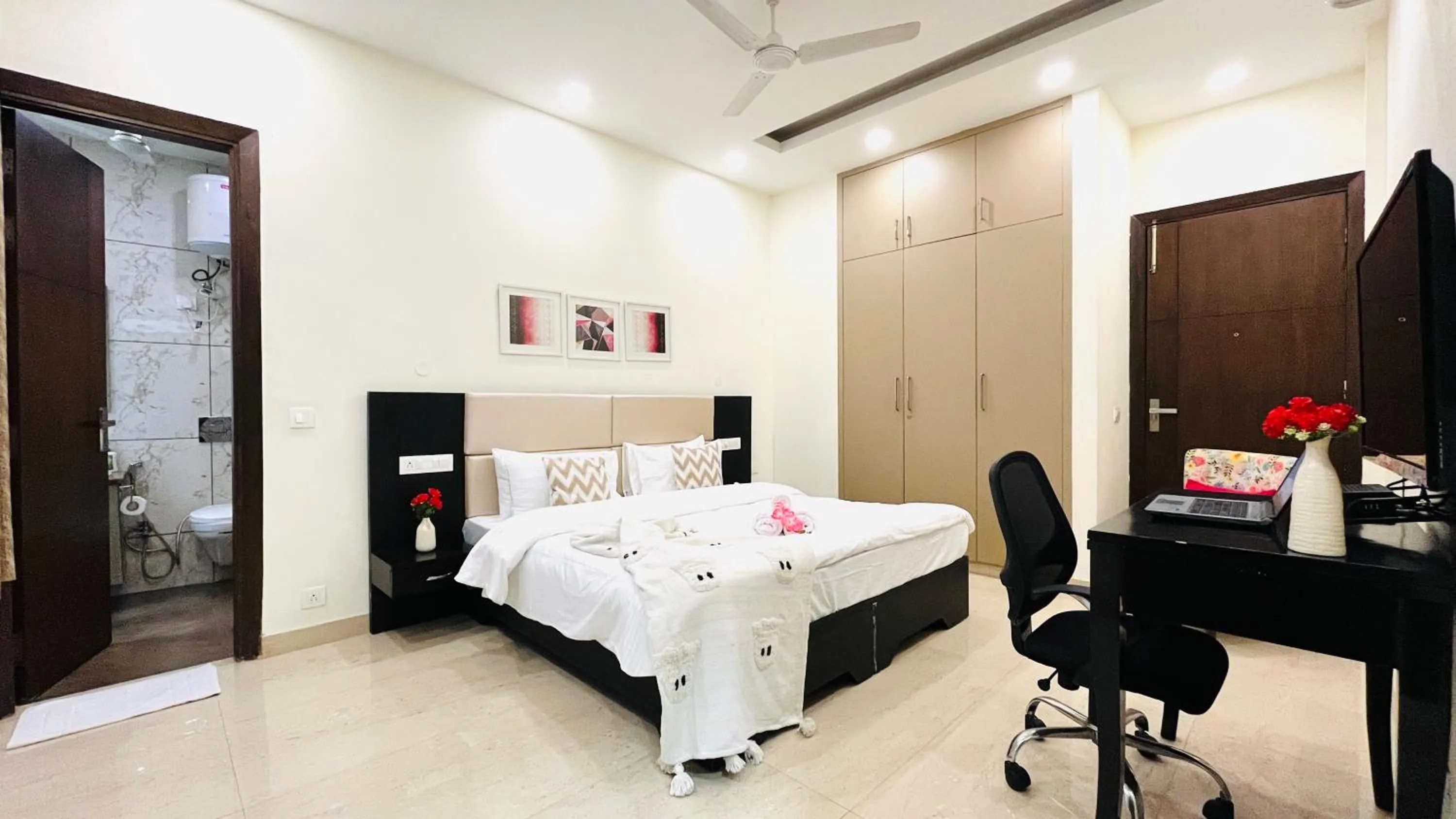 Bedroom, Bed in Olive Service Apartments - DLF Cyber City