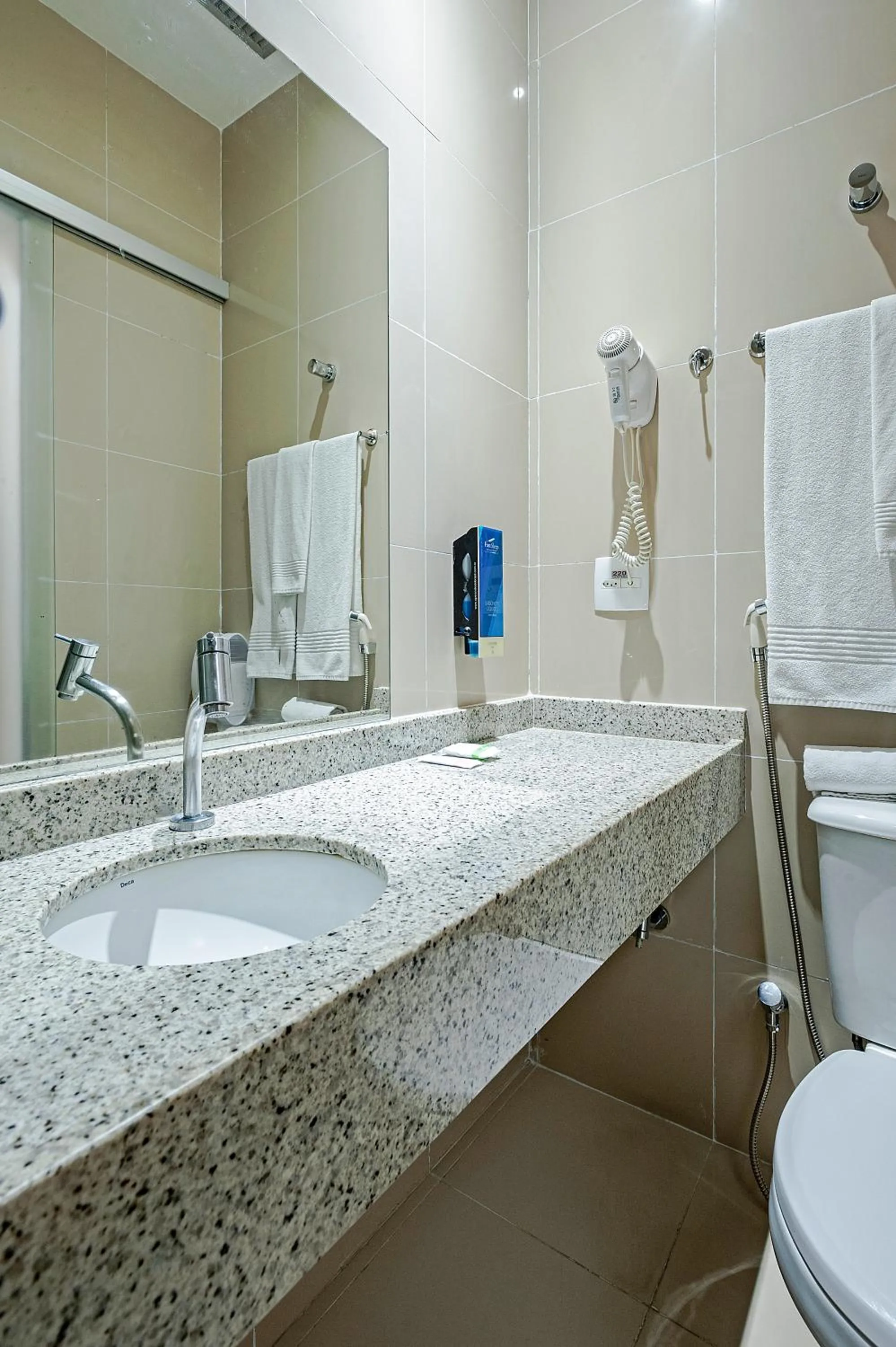 Bathroom in FAST SLEEP Guarulhos by Slaviero Hotéis