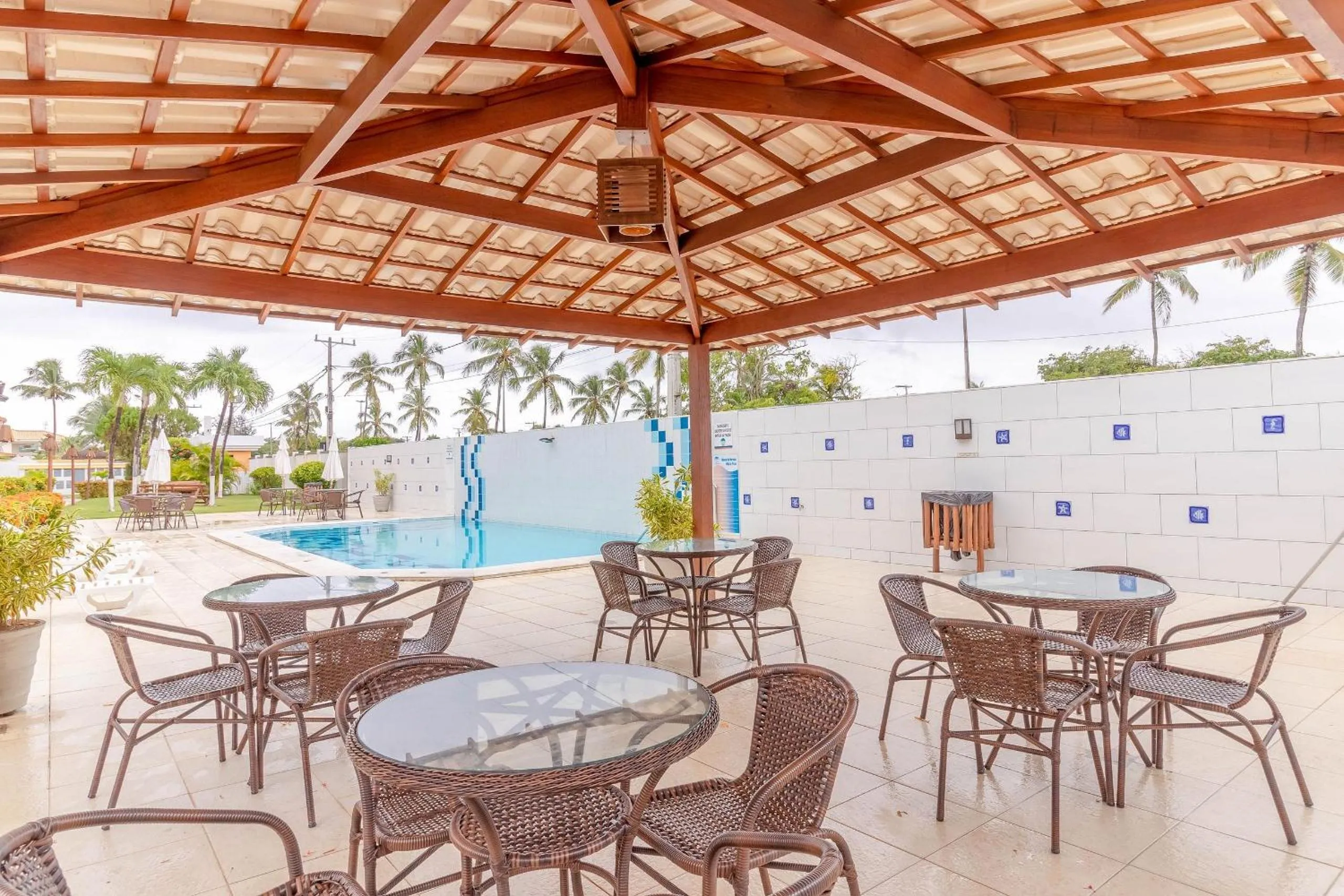 Swimming pool in GB39 Apto a 50m da Praia em Guarajuba, 2/4