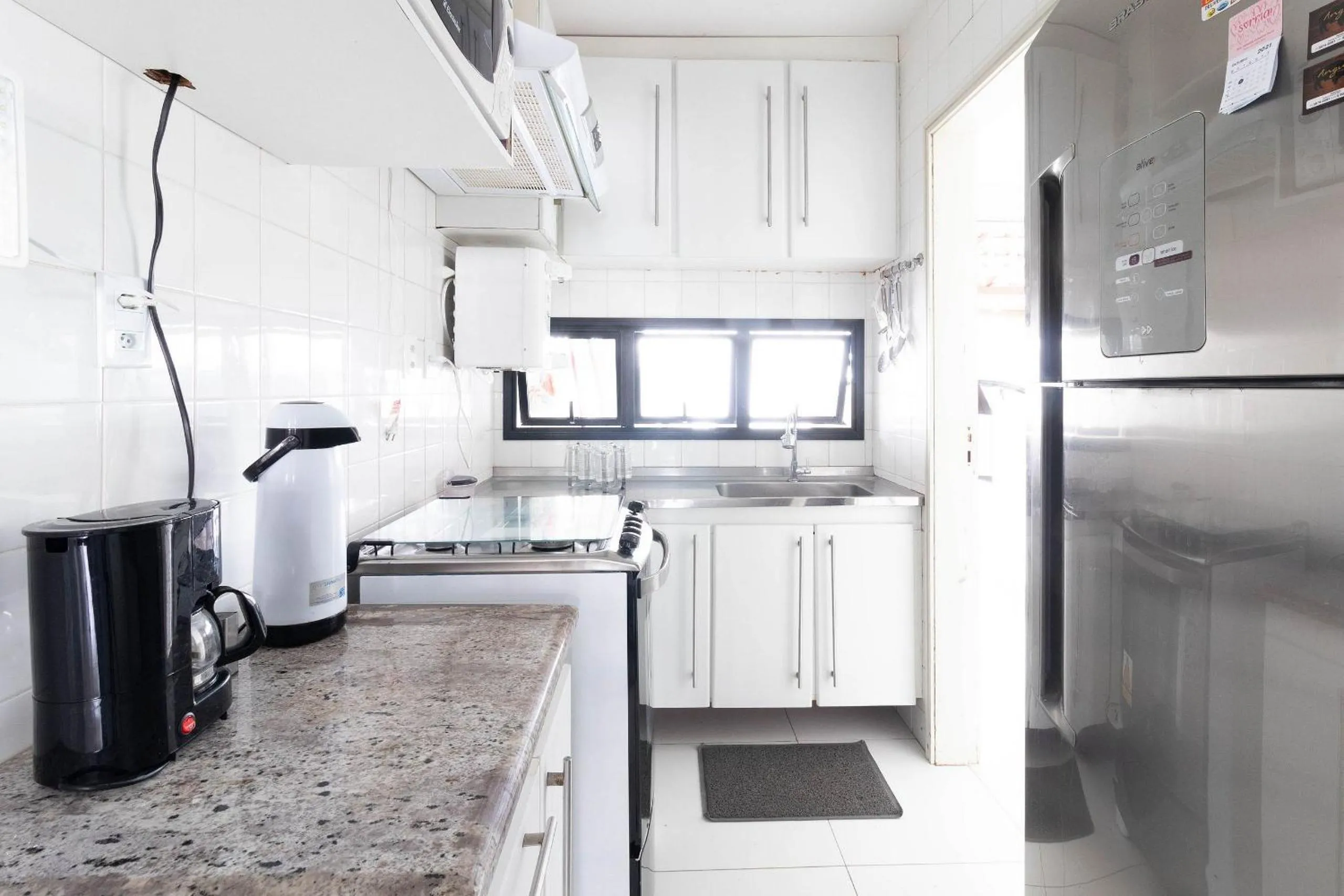 Kitchen or kitchenette in GB39 Apto a 50m da Praia em Guarajuba, 2/4