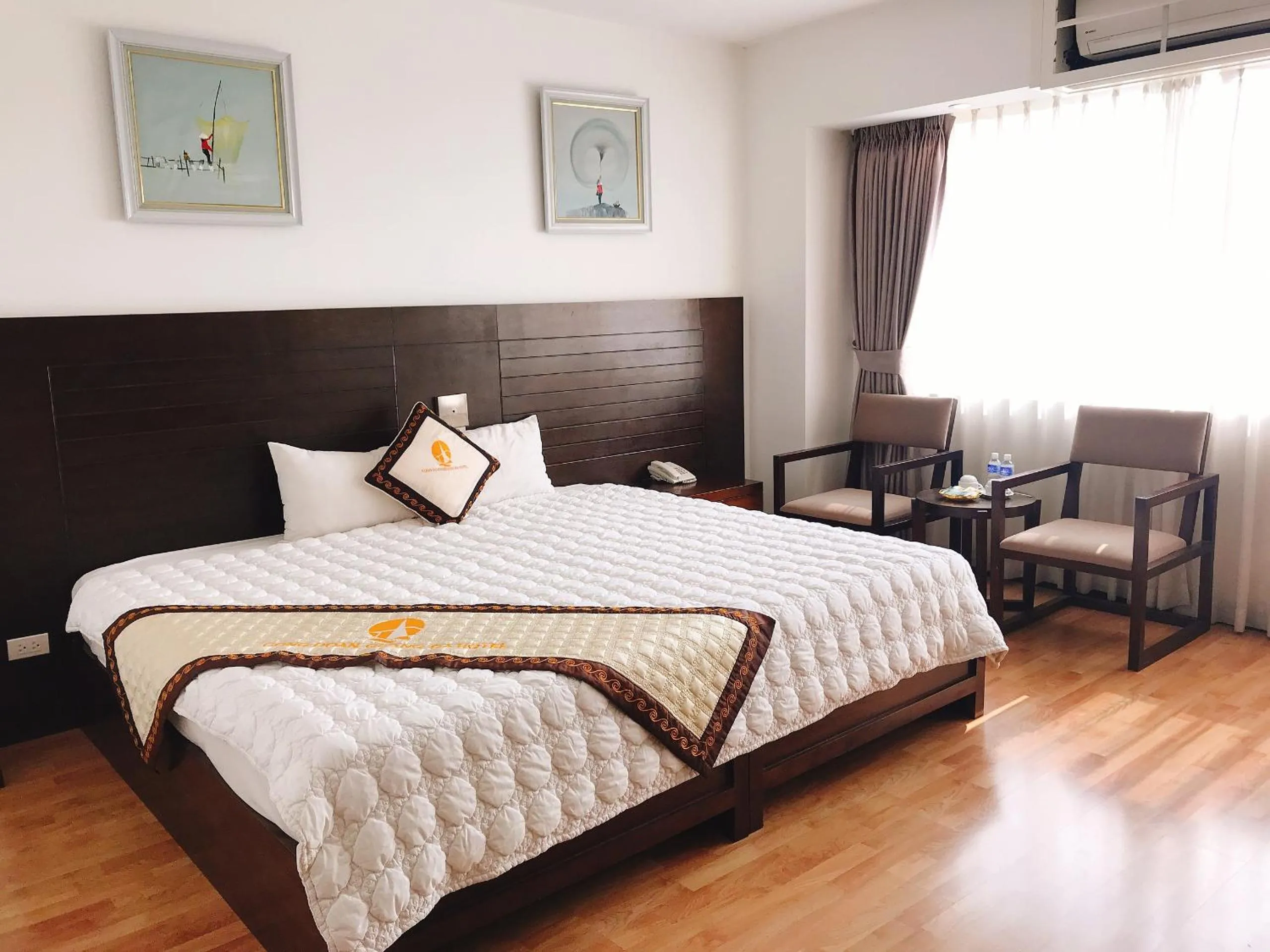 Deluxe Double Room with Lake View in Khách sạn Công Đoàn Quảng Bá