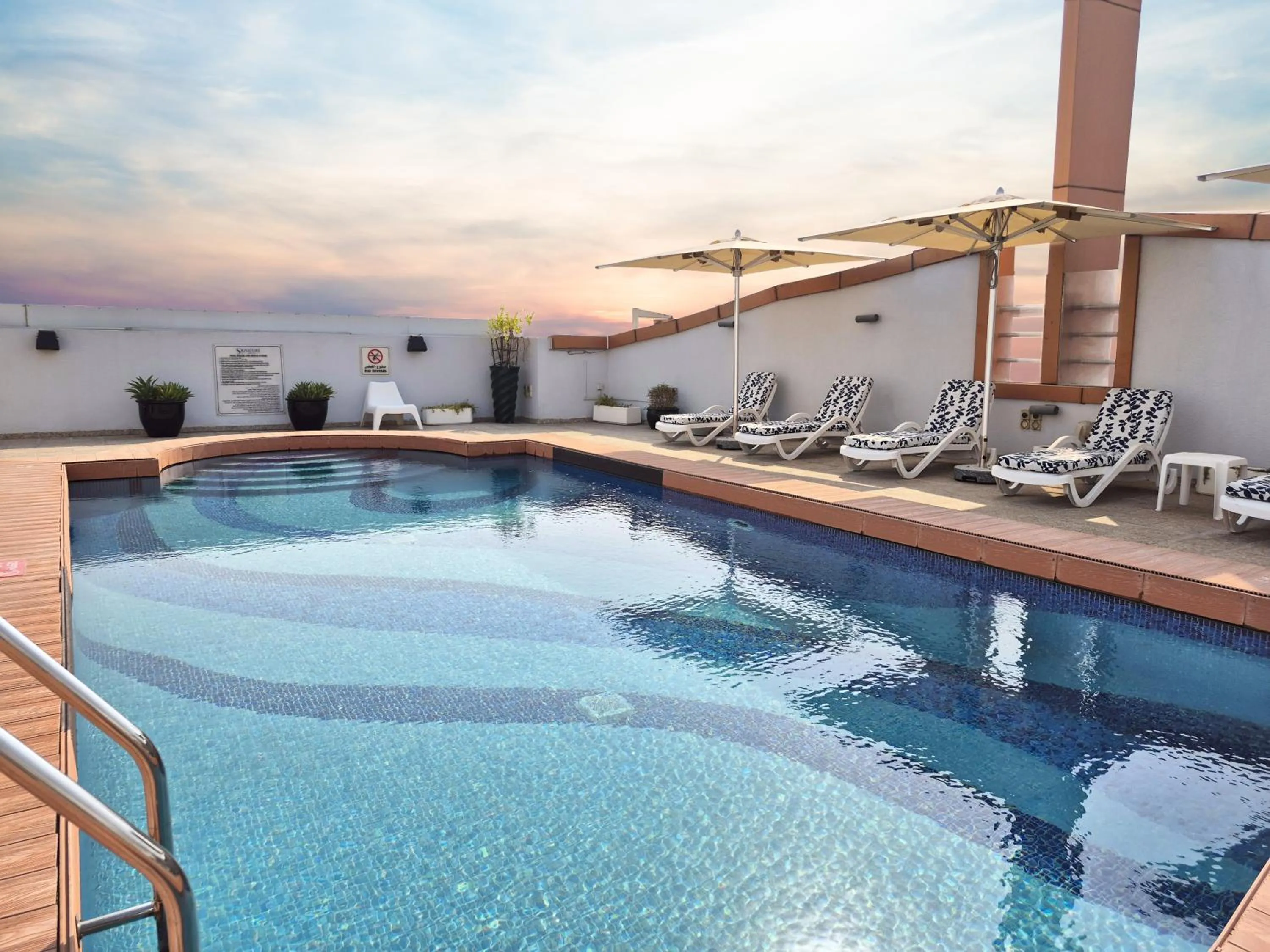 Swimming pool in Signature Hotel Al Barsha