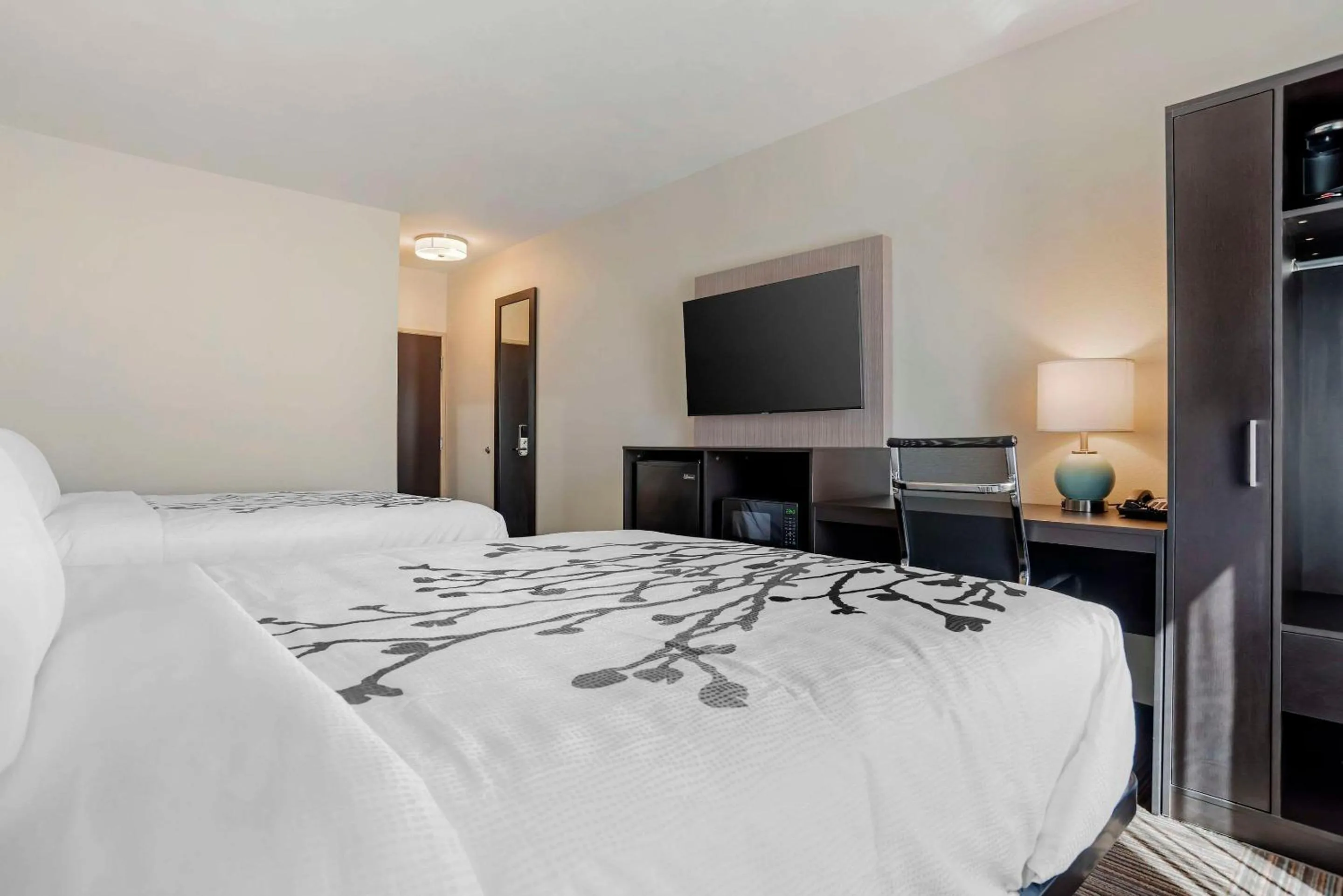 Bedroom, Bed in Sleep Inn & Suites Fort Walton Beach - Destin West