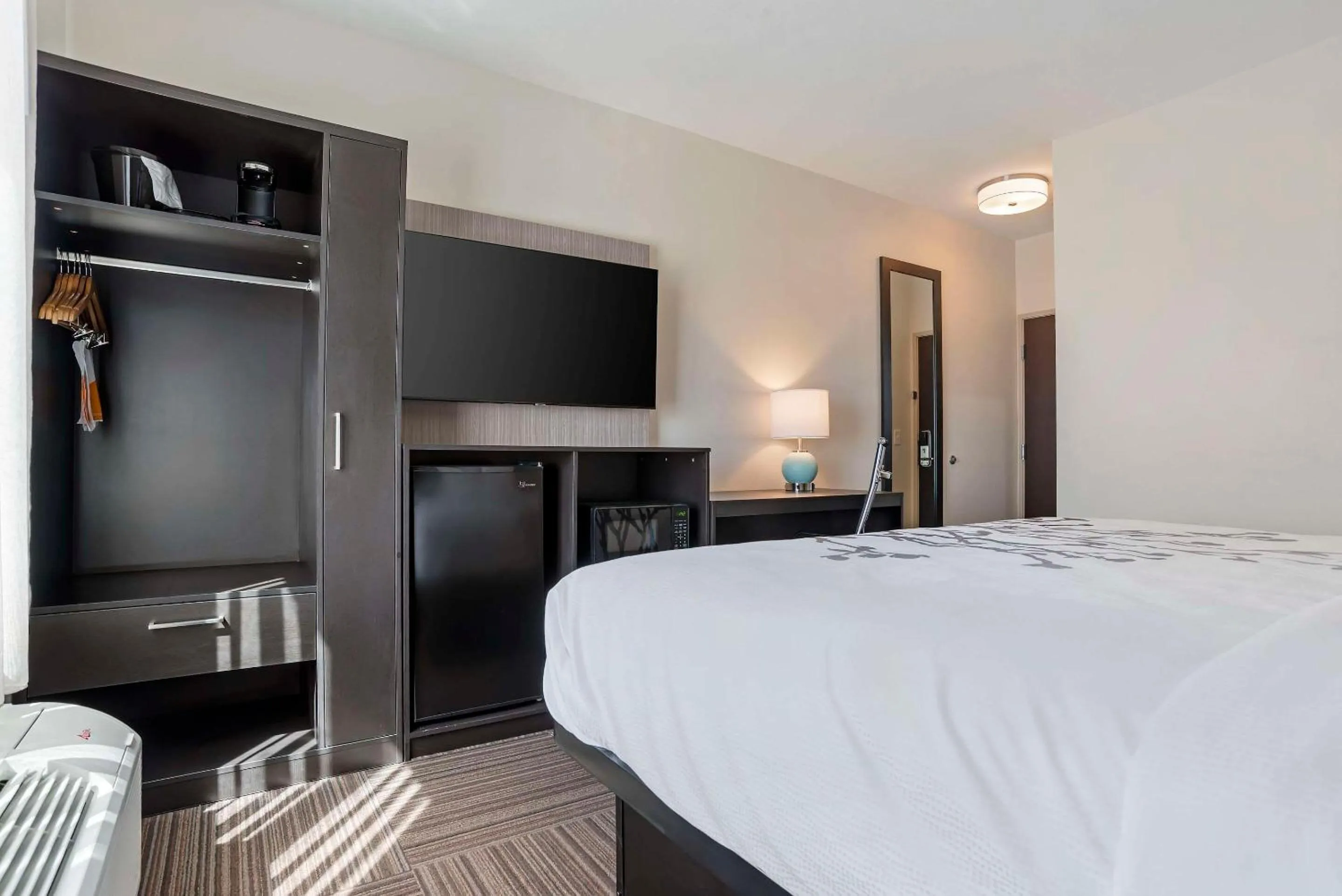 Bedroom, Bed in Sleep Inn & Suites Fort Walton Beach - Destin West