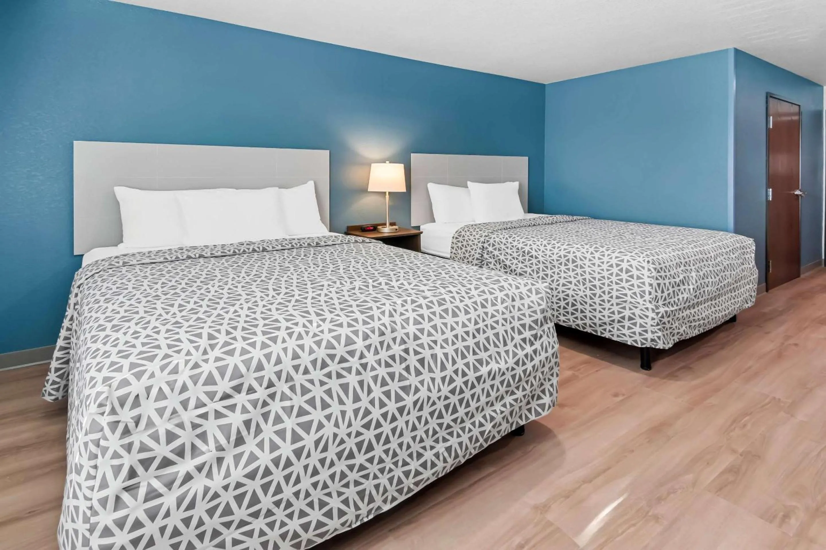 Queen Suite with Two Queen Beds and Tub - Disability Access/Non Smoking in WoodSpring Suites Waco South