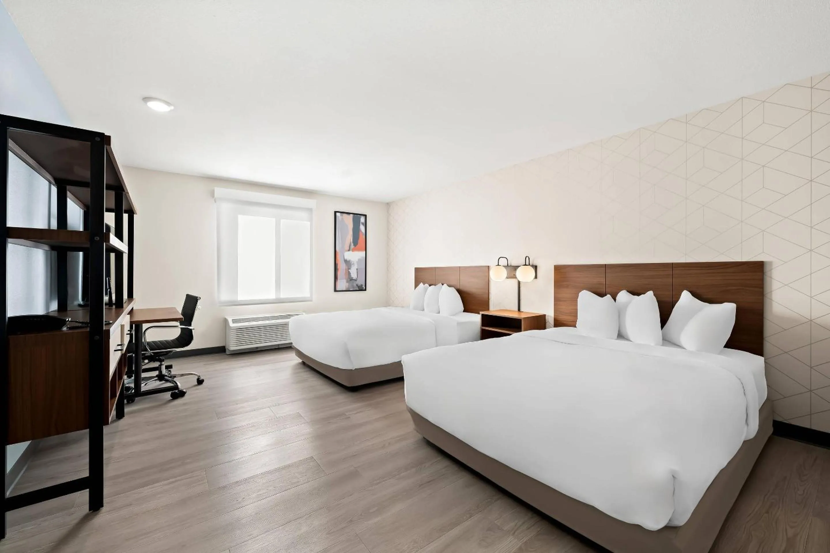 Bedroom, Bed in Everhome Suites Huntsville - Research Park