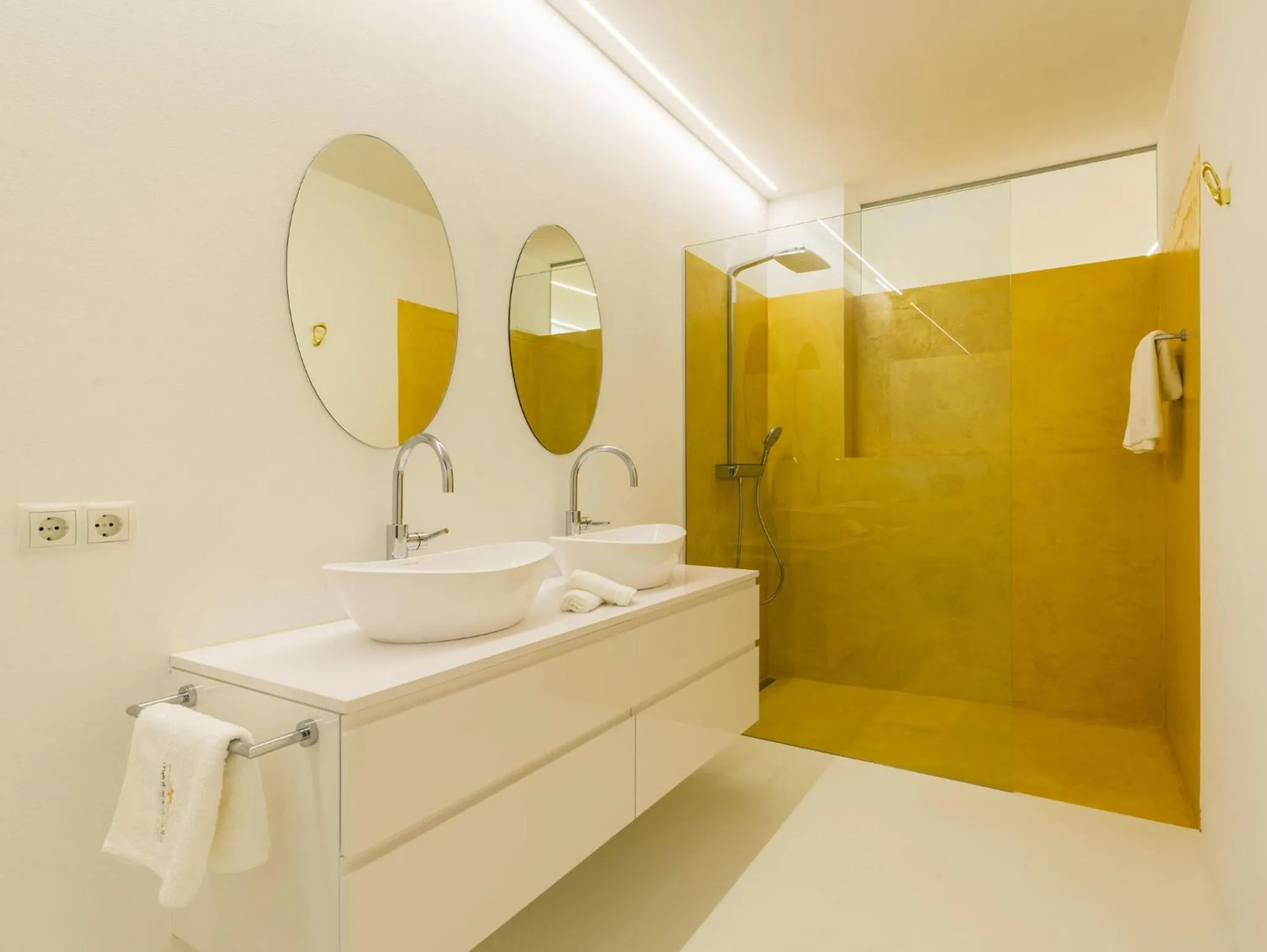 Bathroom in Merangardenvilla adults only