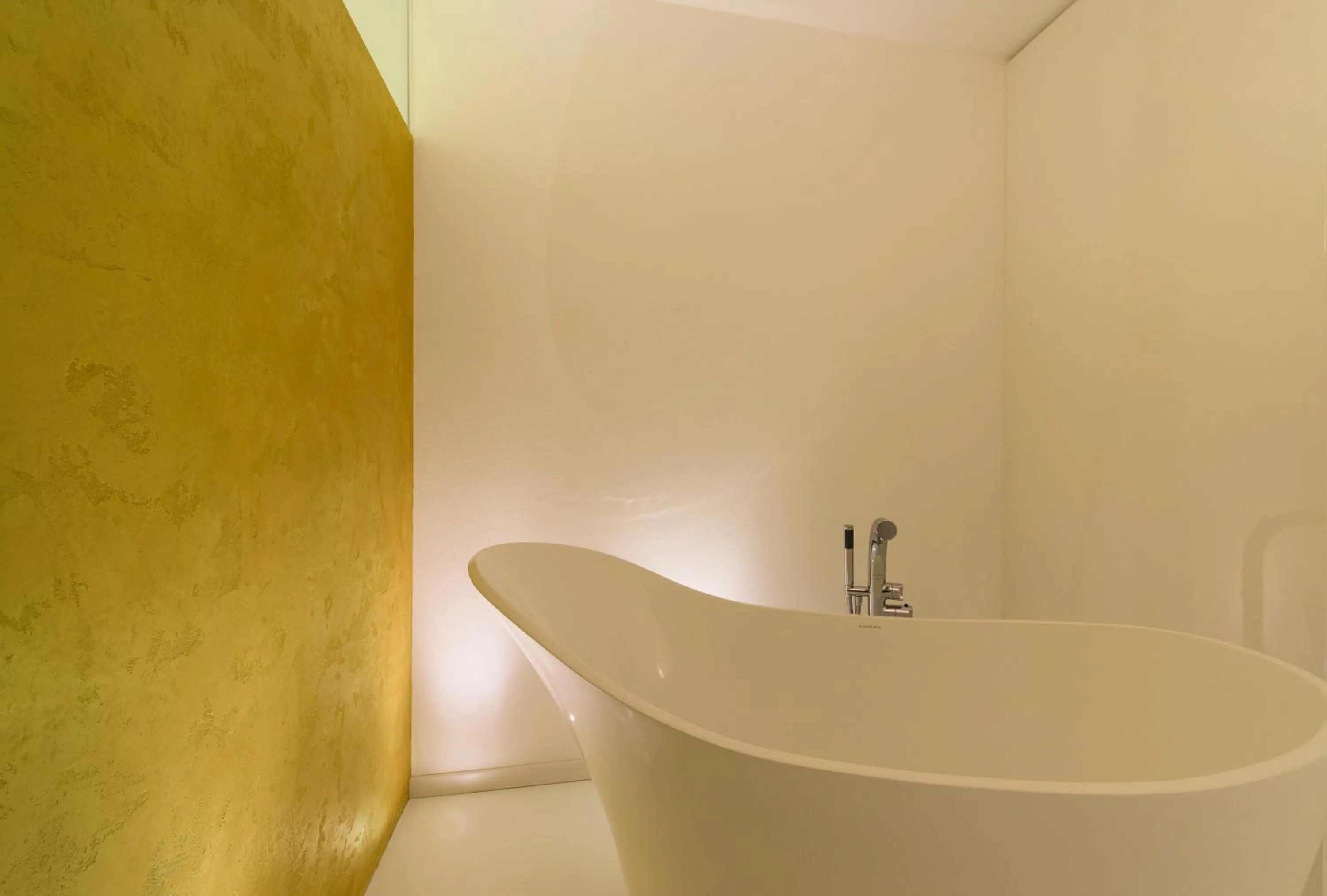 Merangardenvilla adults only