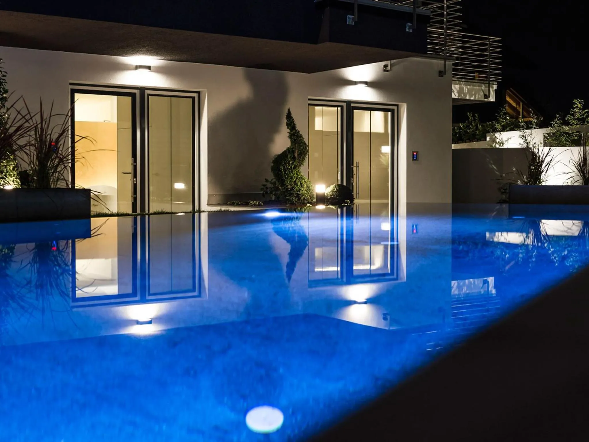 Swimming pool in Merangardenvilla adults only