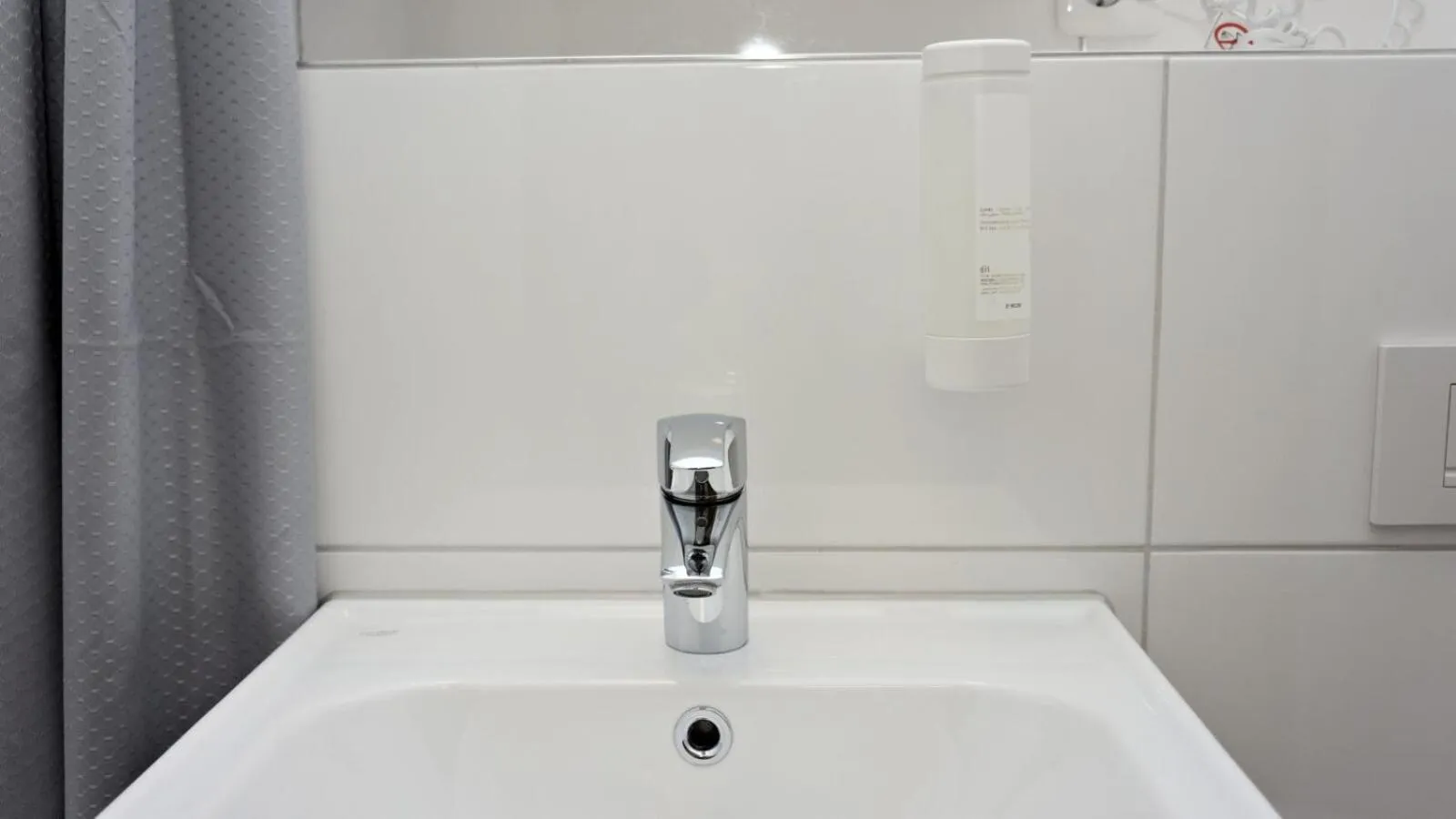 Bathroom in C & N Hotel - an der Messe München