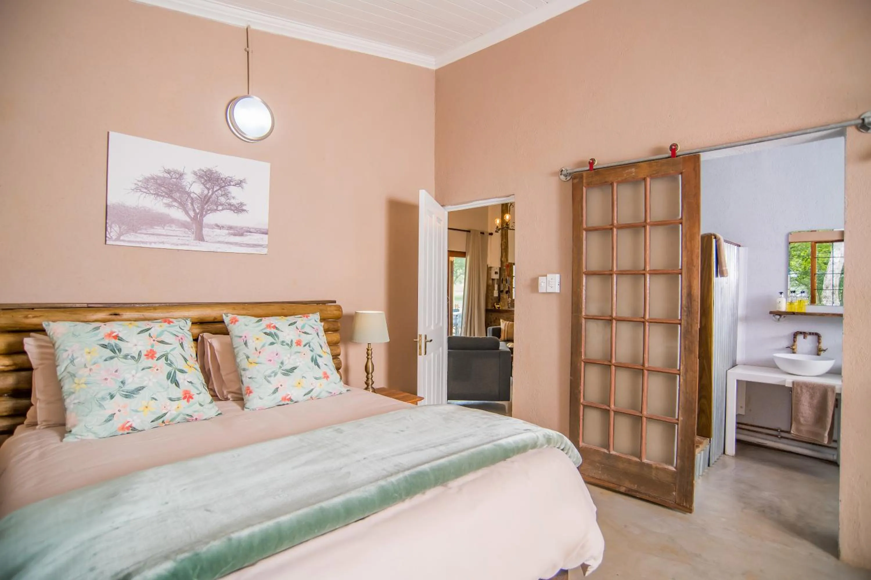 Bedroom, Bed in Caracal Lodge