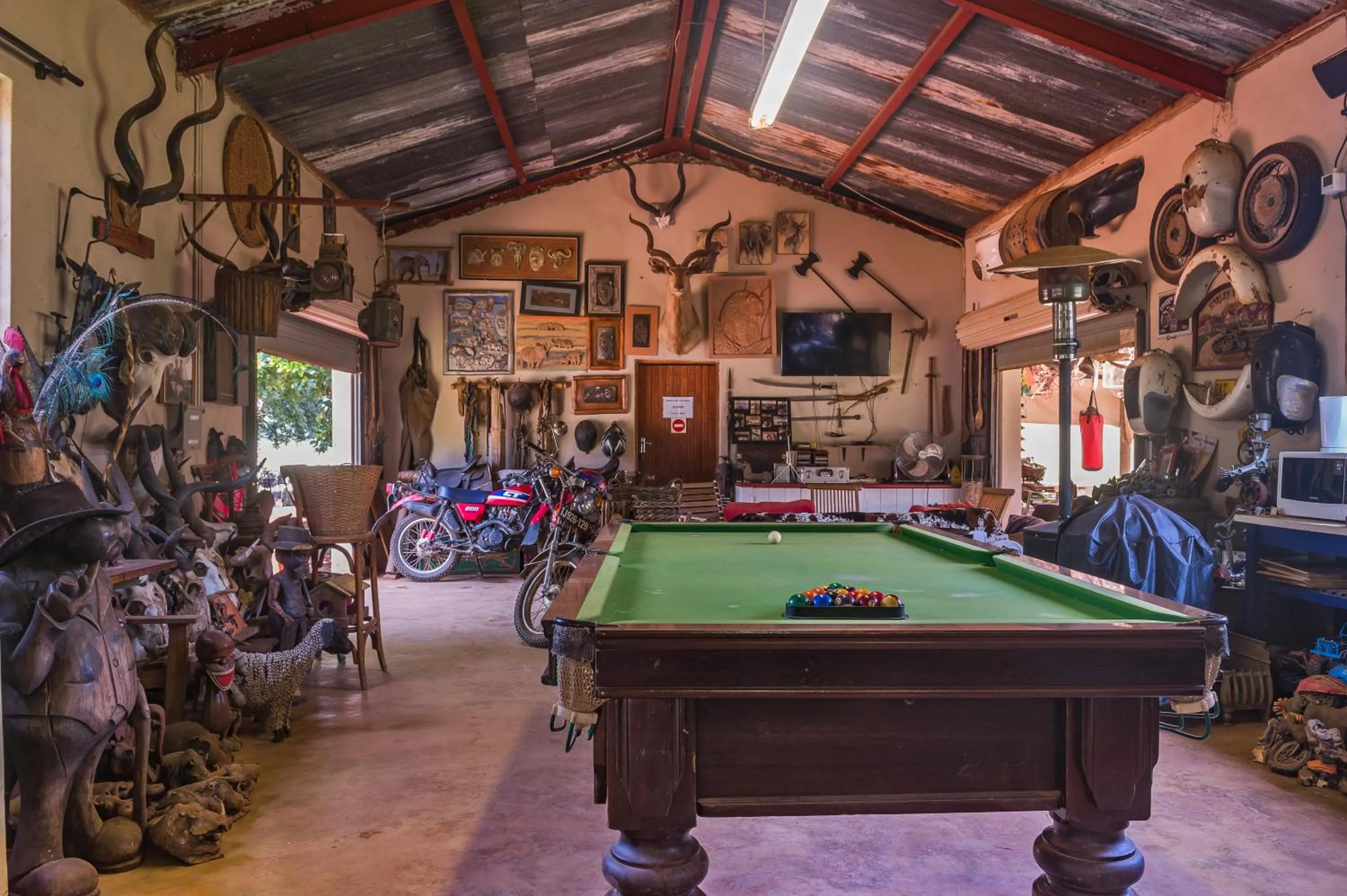 Entertainment in Caracal Lodge