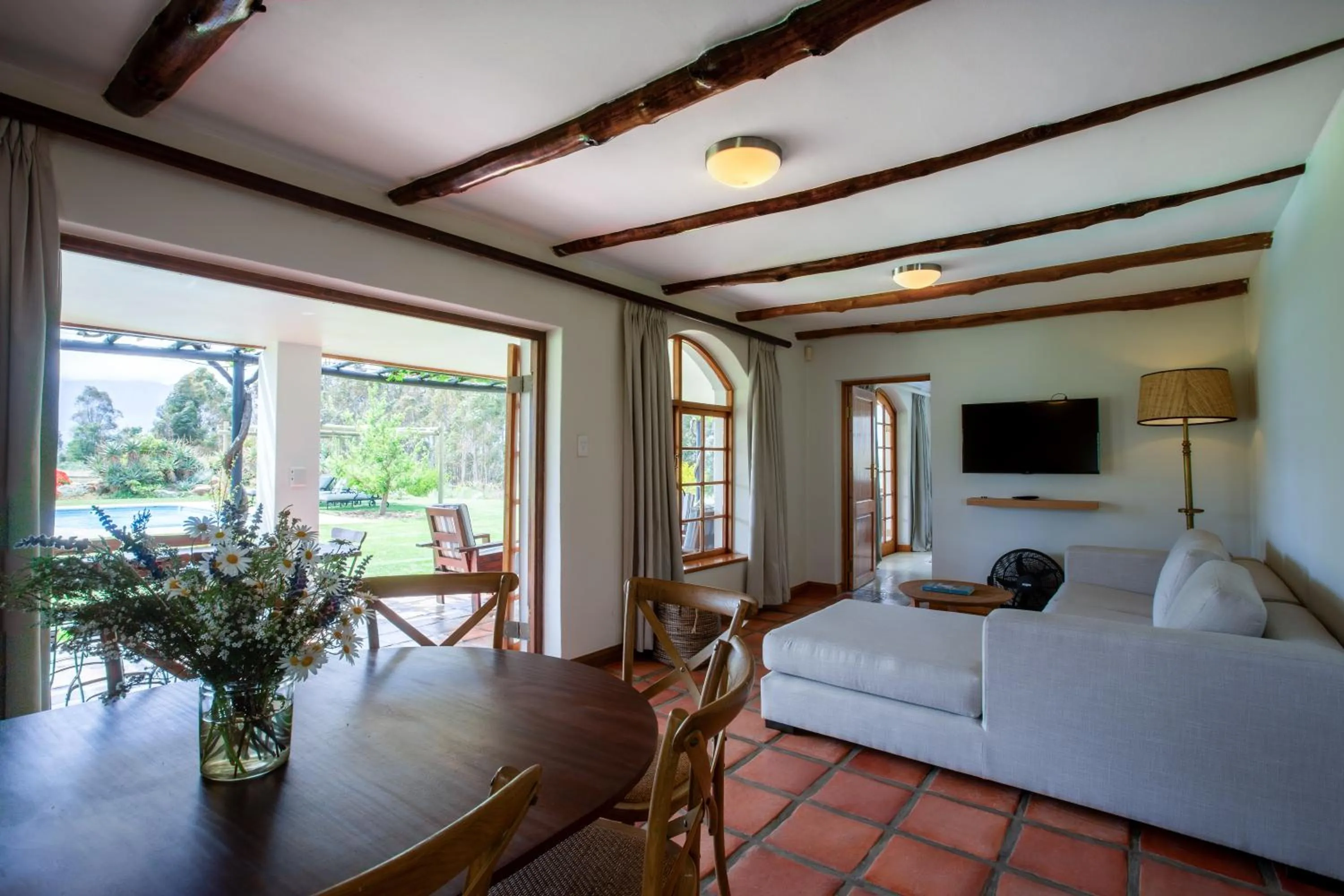 TV and multimedia in Raptor Rise Farm